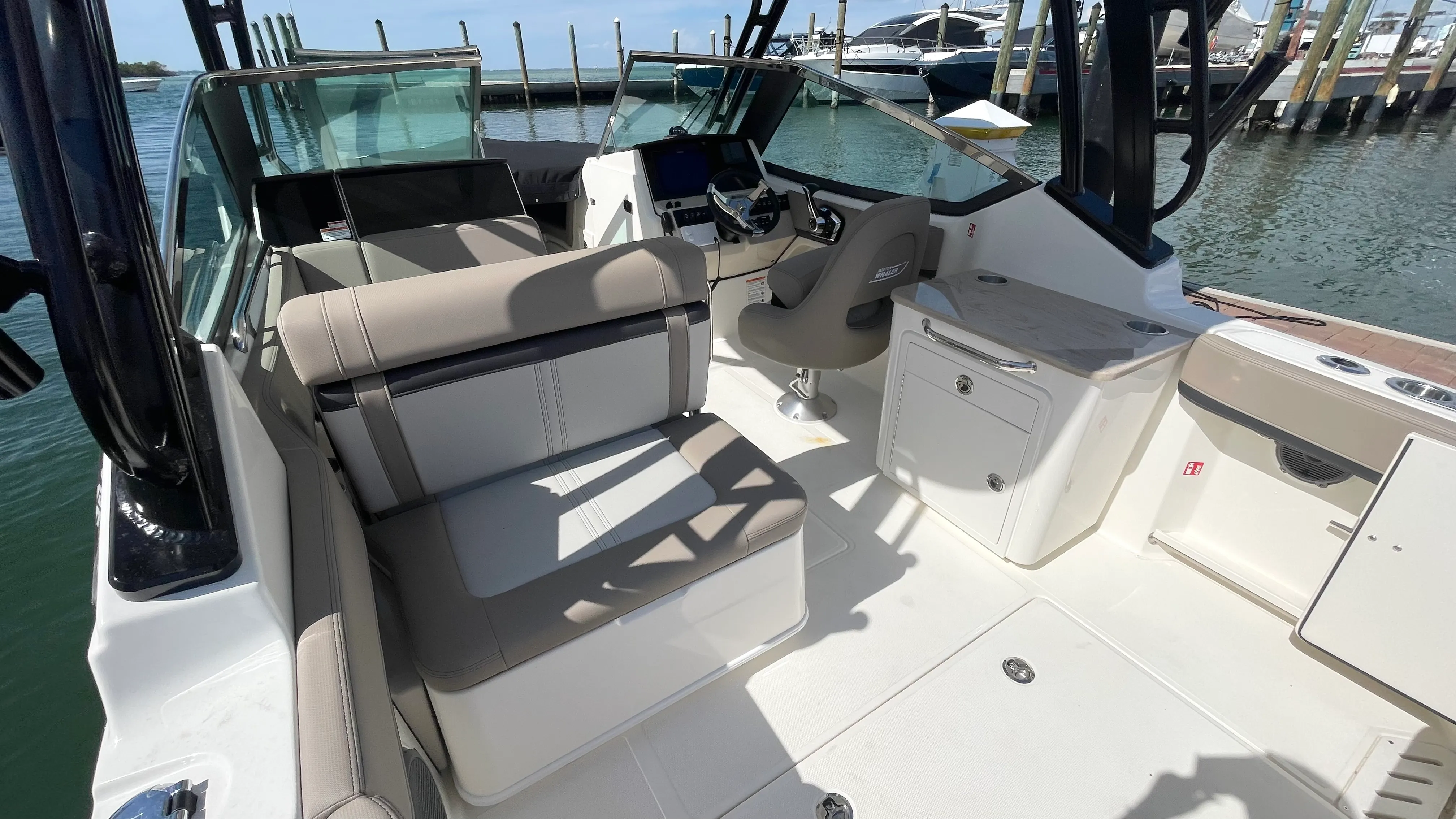 2026 Boston Whaler 240 Vantage Image Thumbnail #8