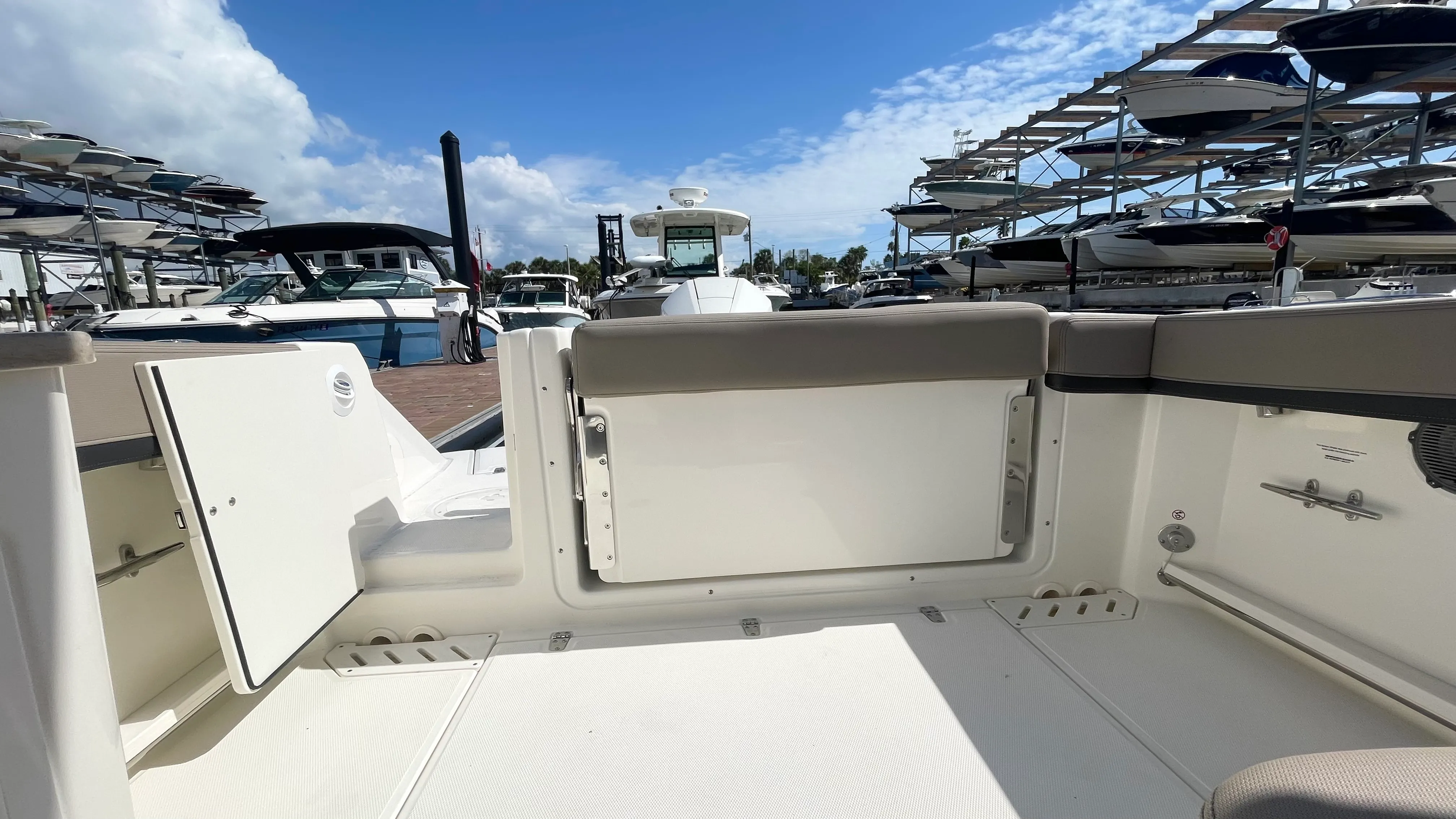 2026 Boston Whaler 240 Vantage Image Thumbnail #3