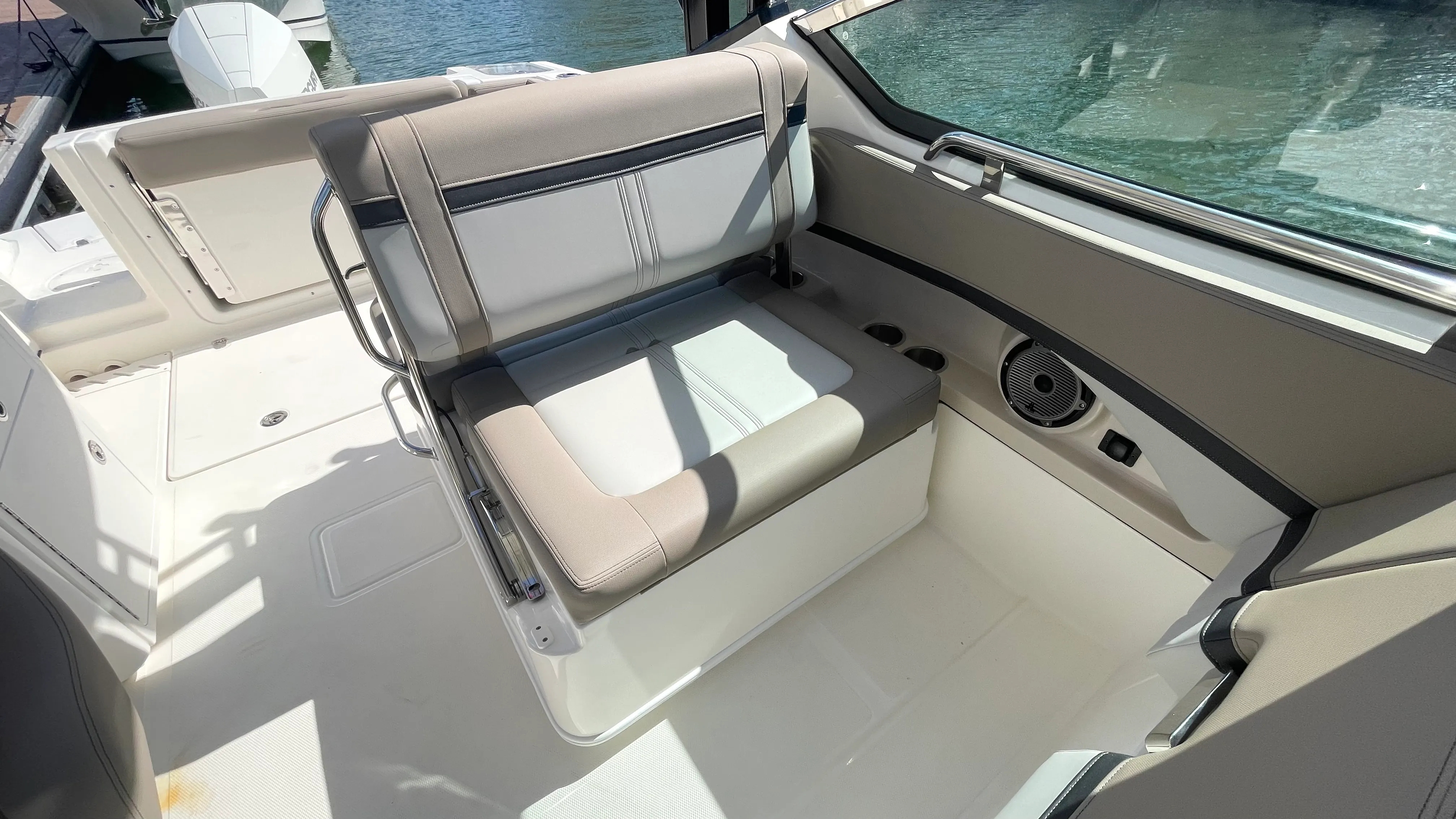 2026 Boston Whaler 240 Vantage Image Thumbnail #19