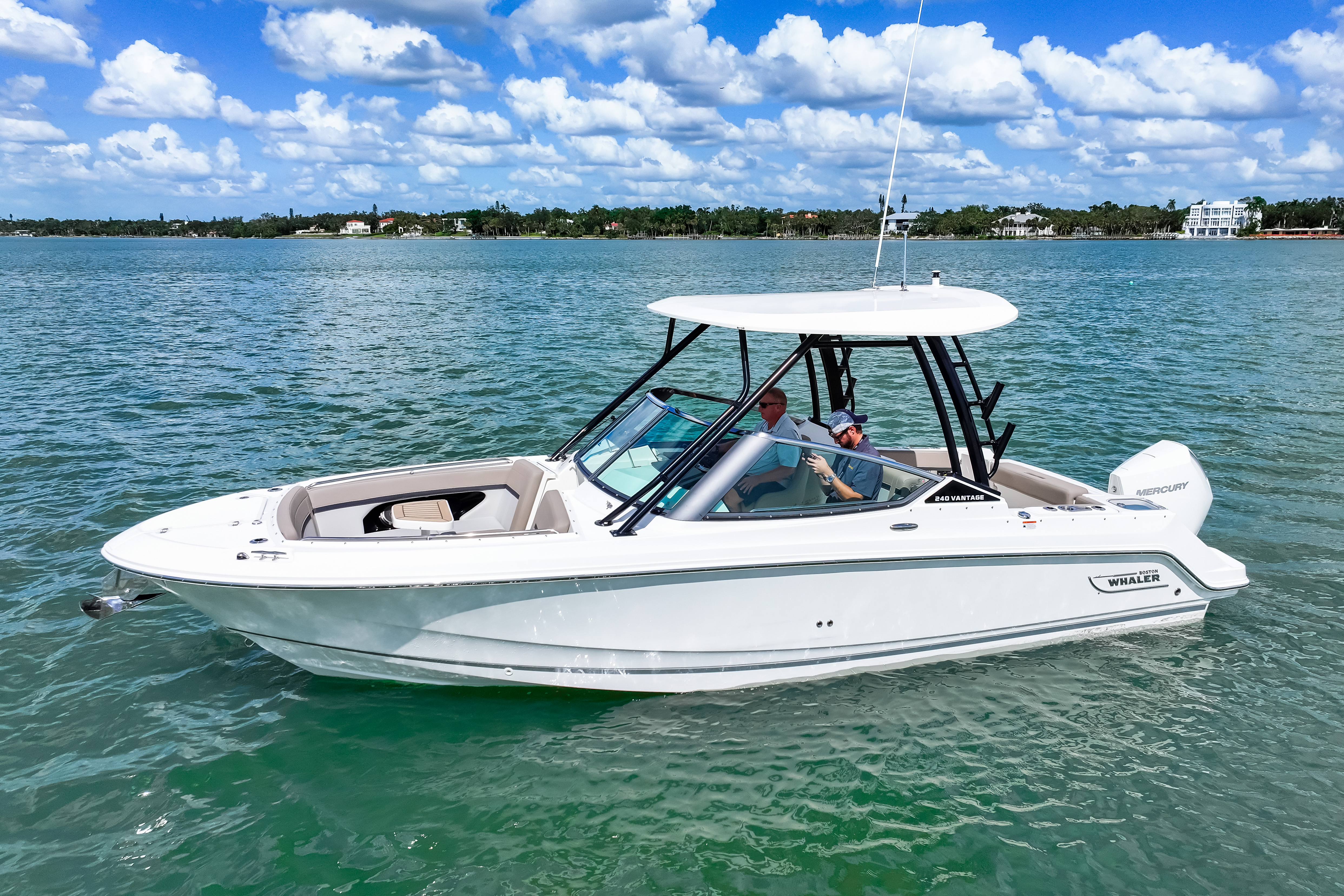 Thumbnail 2 for 2026 Boston Whaler 240 Vantage