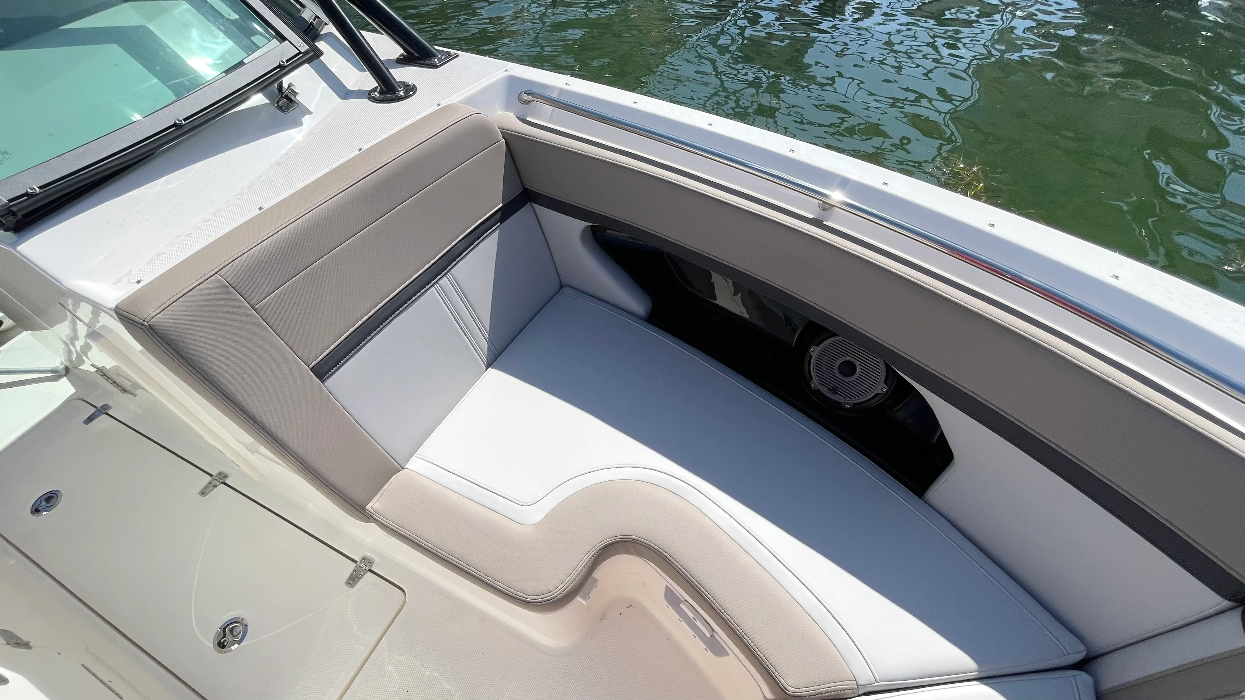 2026 Boston Whaler 240 Vantage Image Thumbnail #23