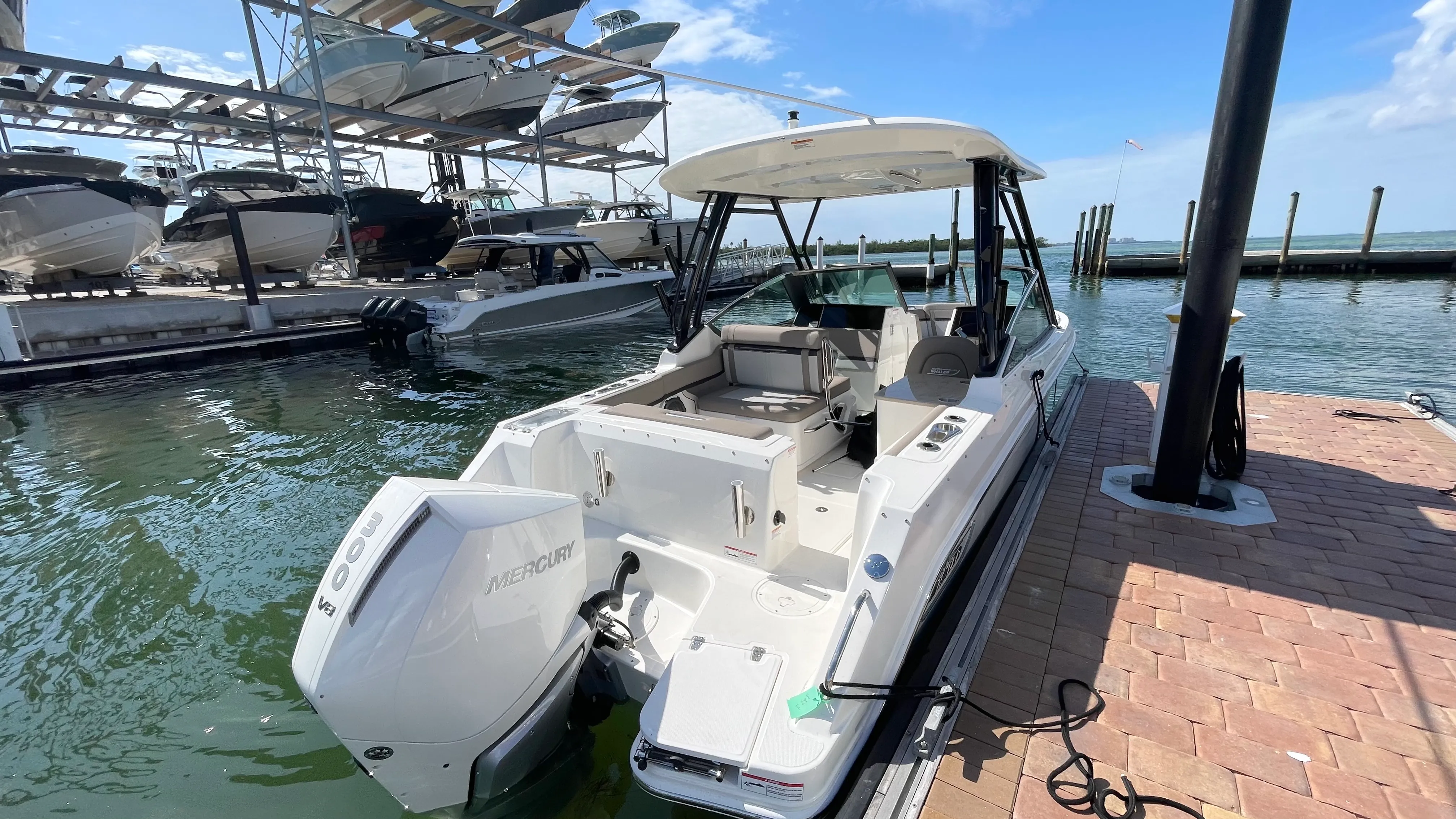 2026 Boston Whaler 240 Vantage Image Thumbnail #1