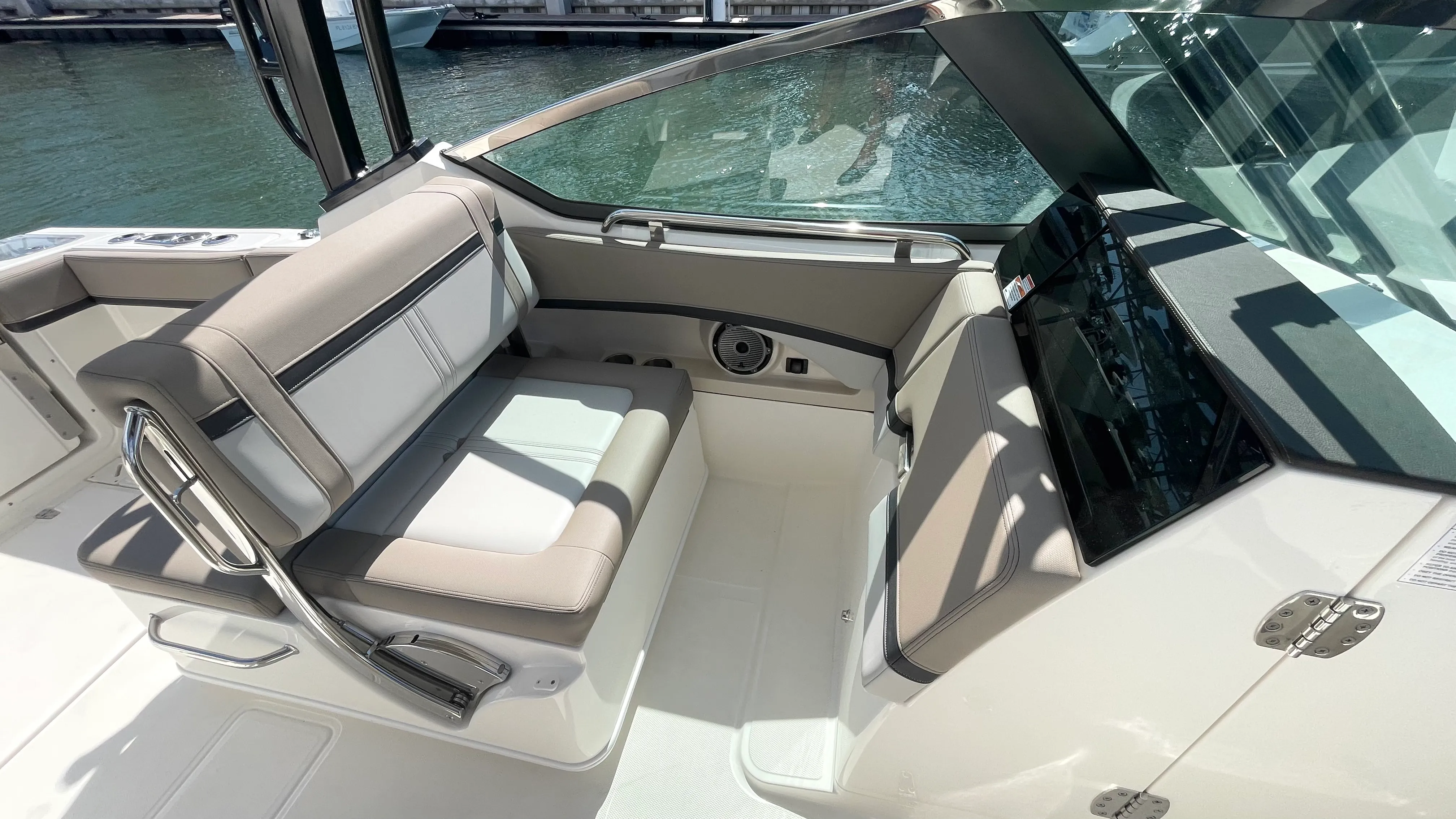 2026 Boston Whaler 240 Vantage Image Thumbnail #18
