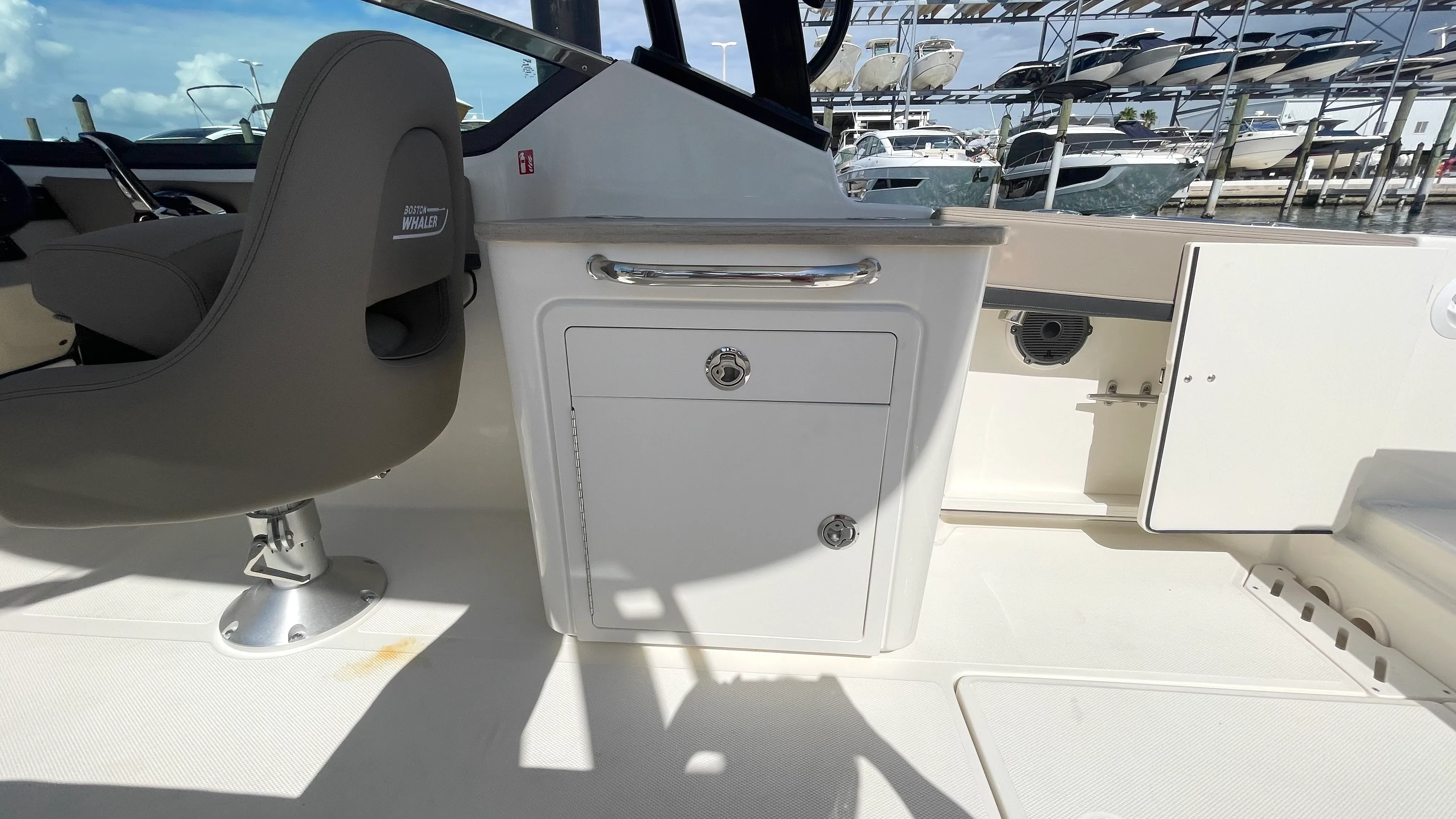 2026 Boston Whaler 240 Vantage Image Thumbnail #9