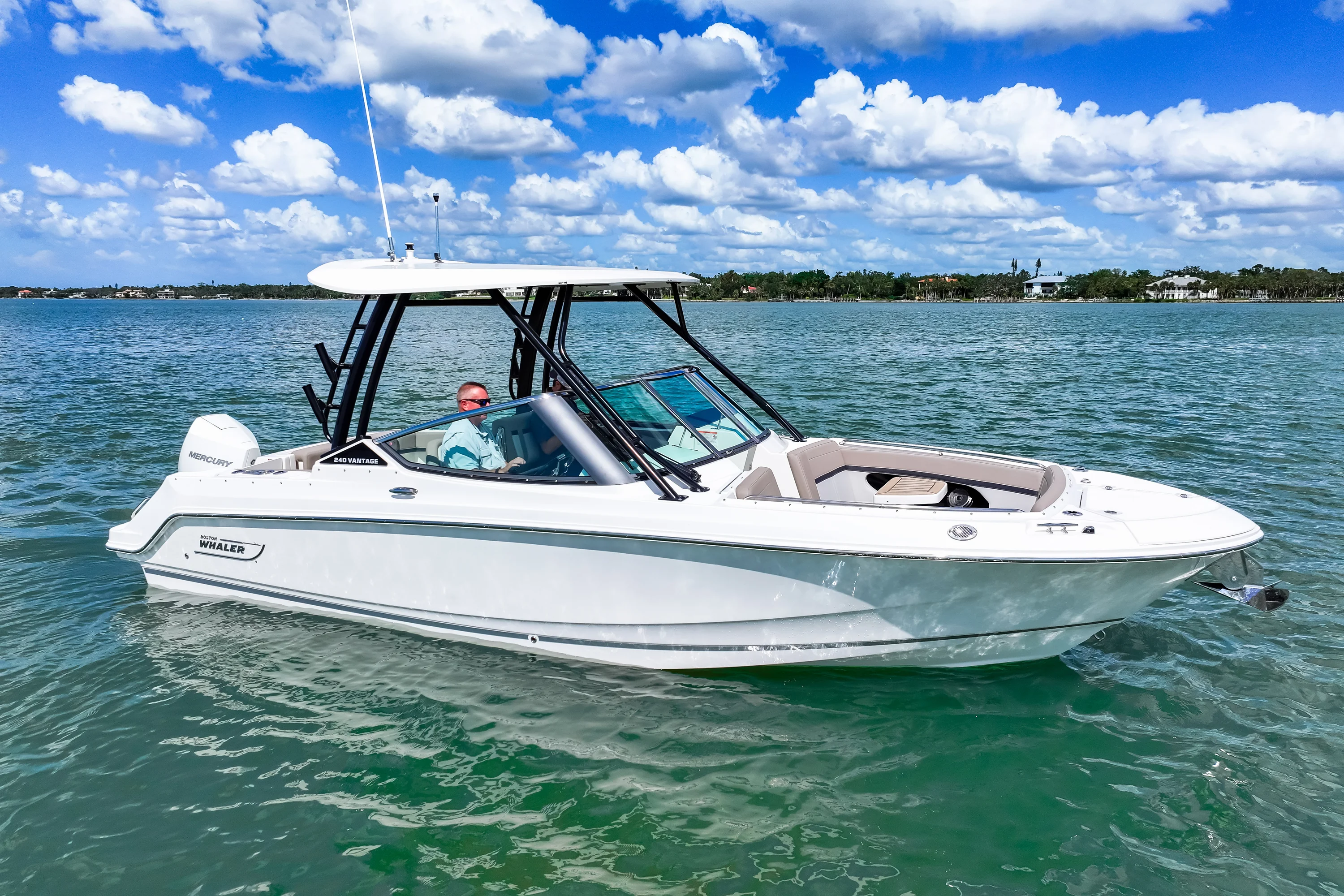 2026 Boston Whaler 240 Vantage Image Thumbnail #3