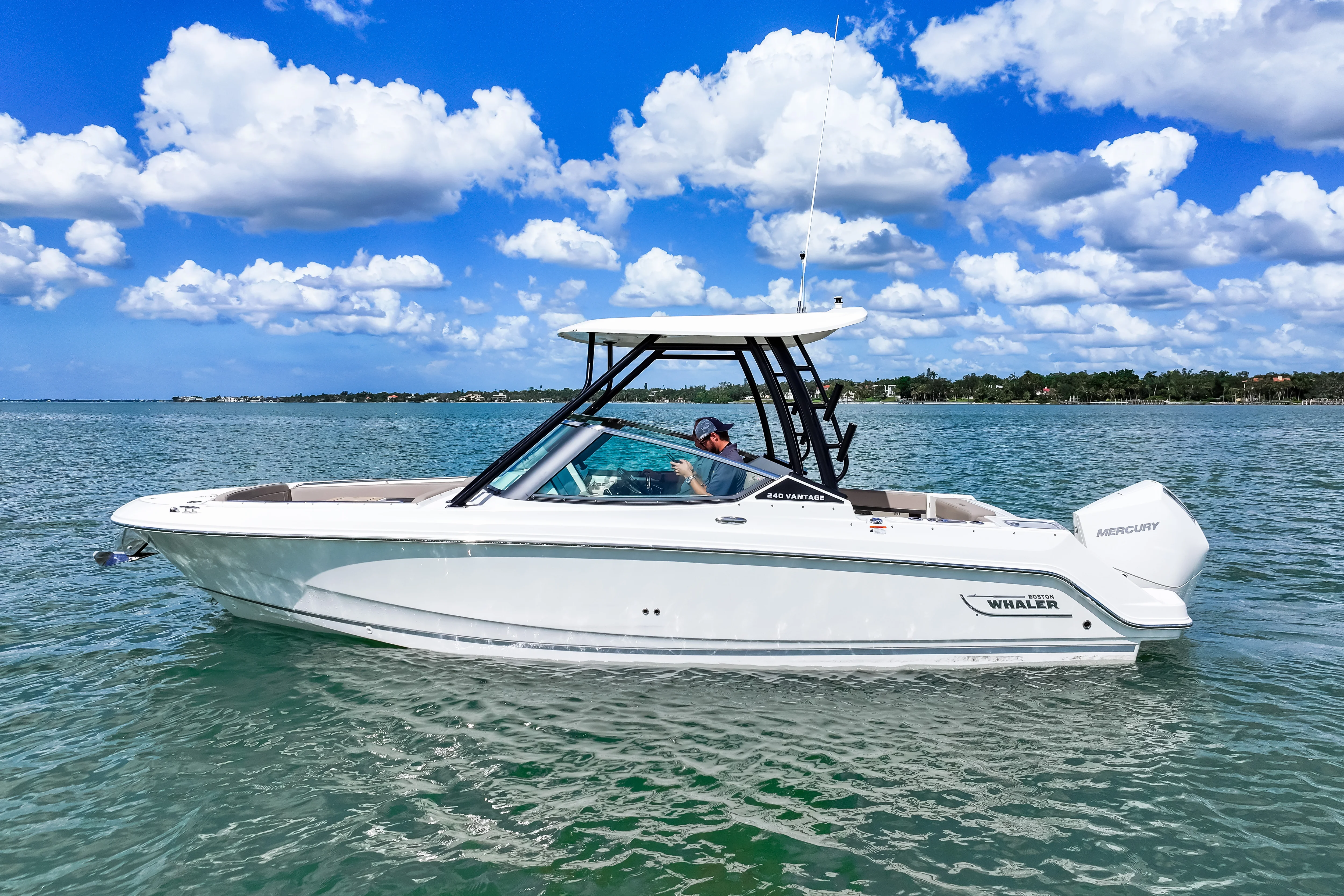 2026 Boston Whaler 240 Vantage Image Thumbnail #0