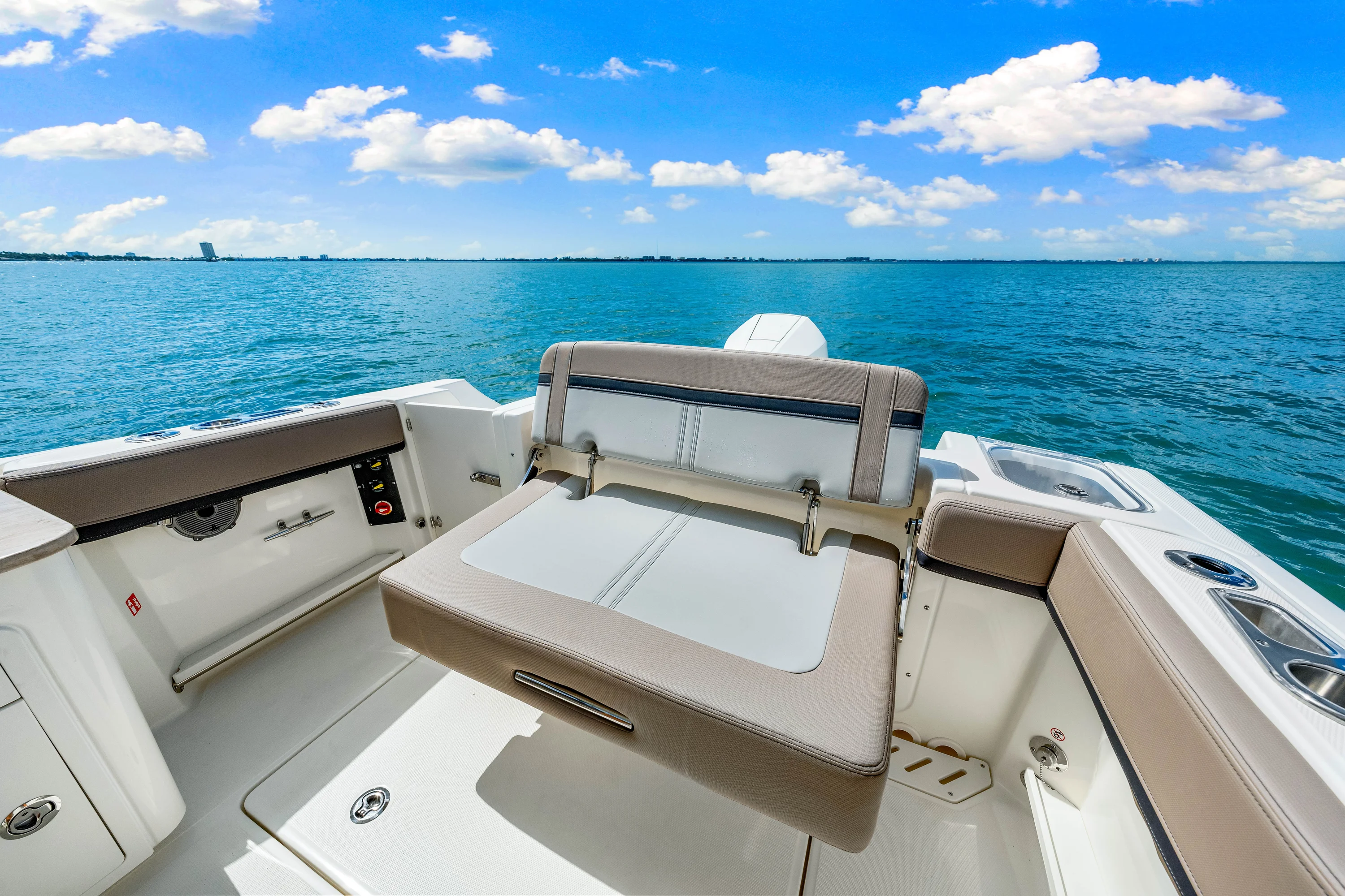 2026 Boston Whaler 240 Vantage Image Thumbnail #21