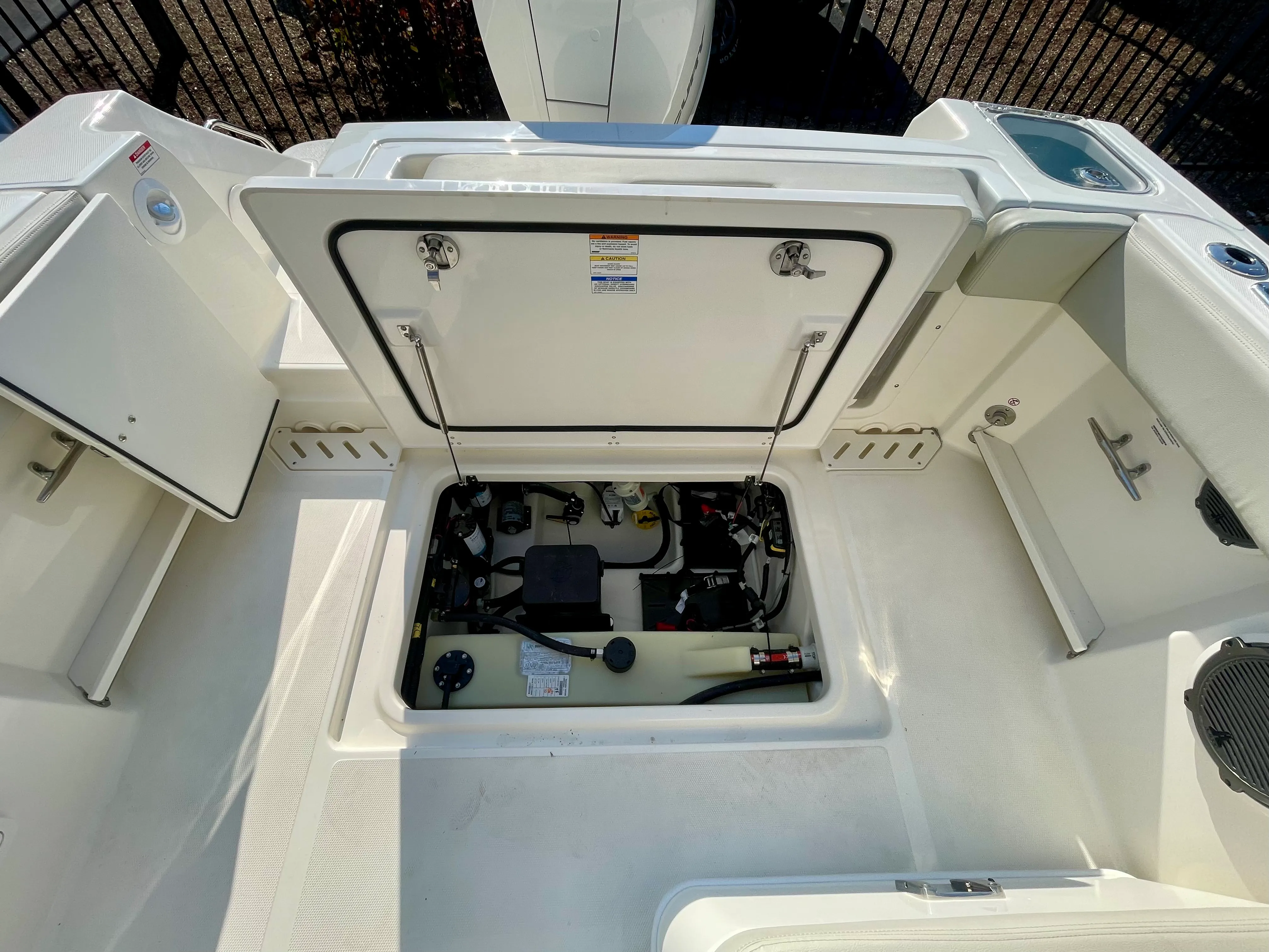 2026 Boston Whaler 240 Vantage Image Thumbnail #5