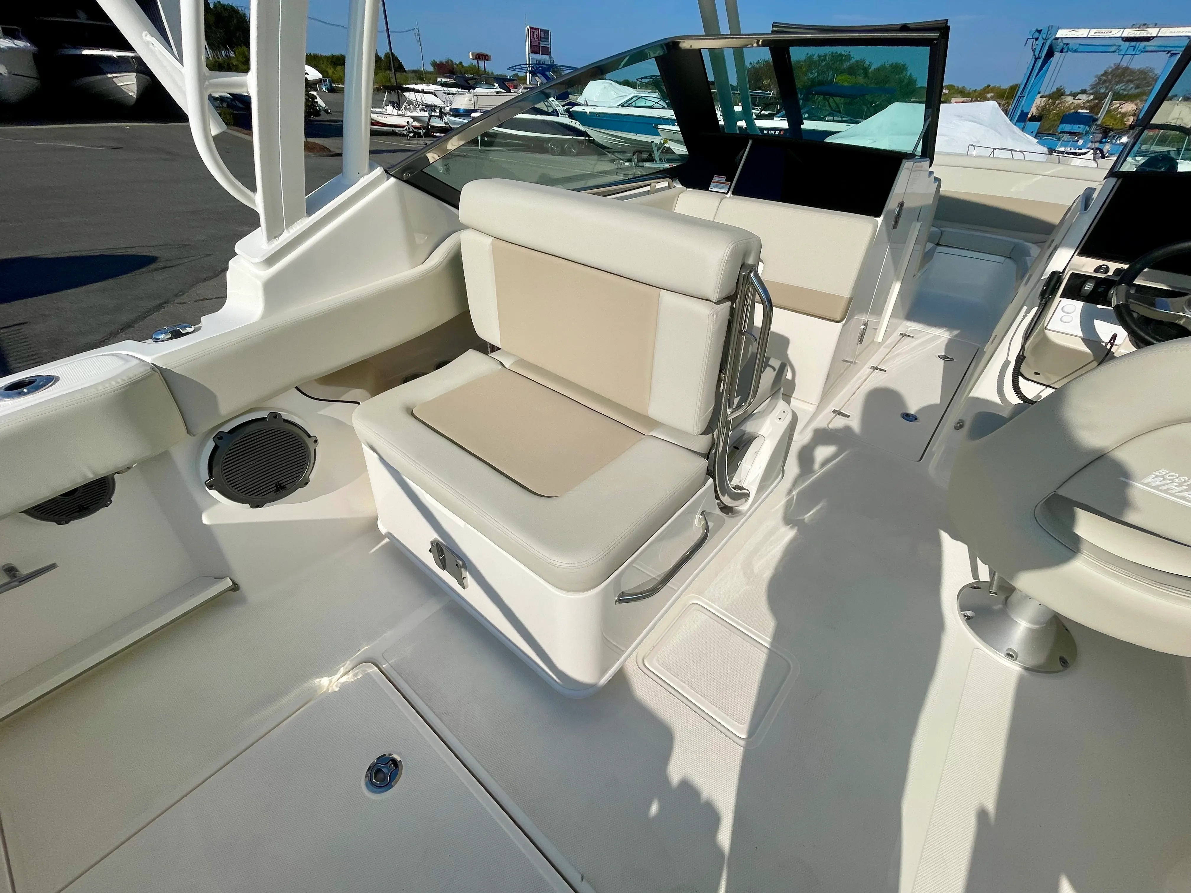2026 Boston Whaler 240 Vantage Image Thumbnail #7