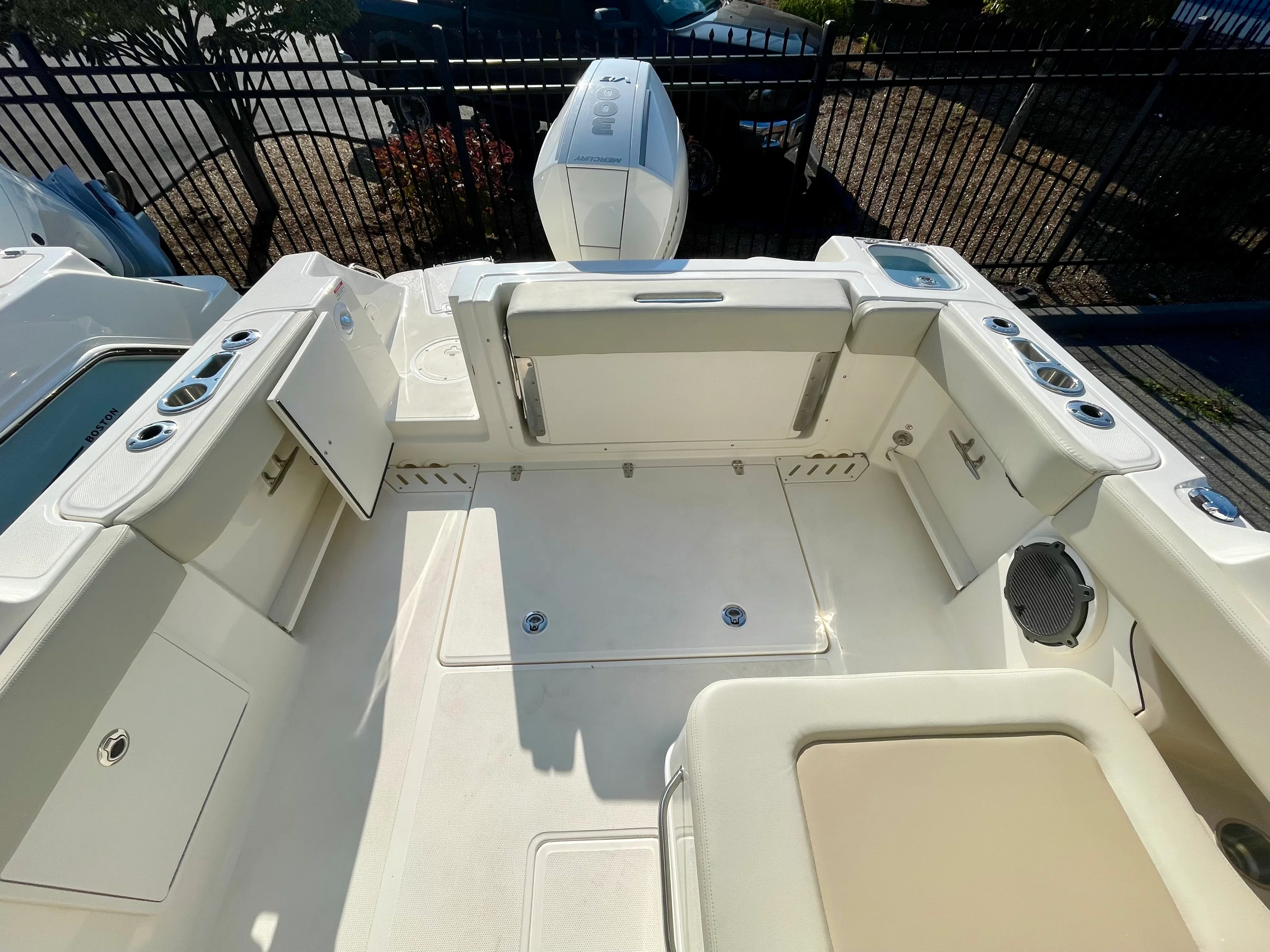 2026 Boston Whaler 240 Vantage Image Thumbnail #4