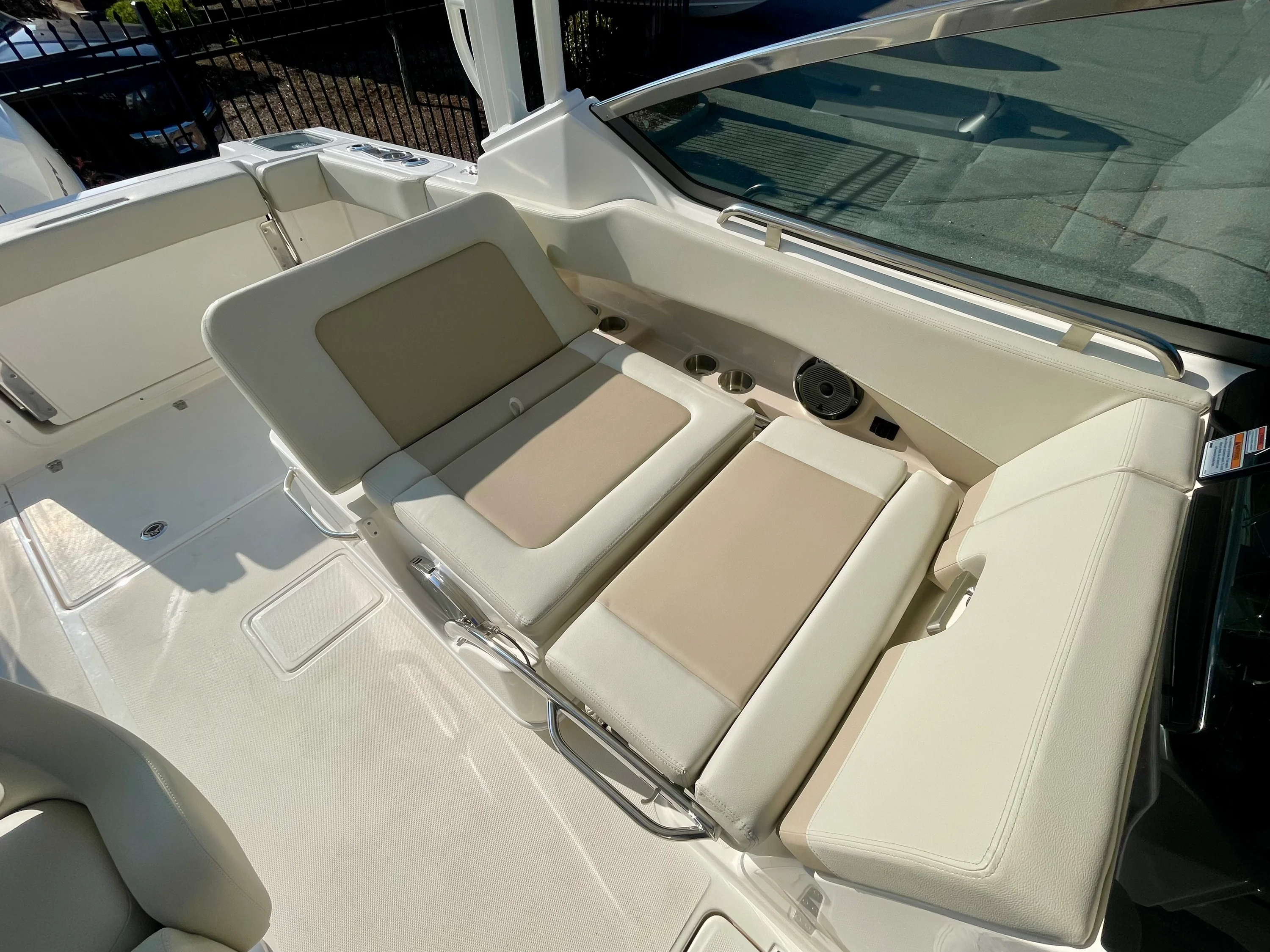 2026 Boston Whaler 240 Vantage Image Thumbnail #10