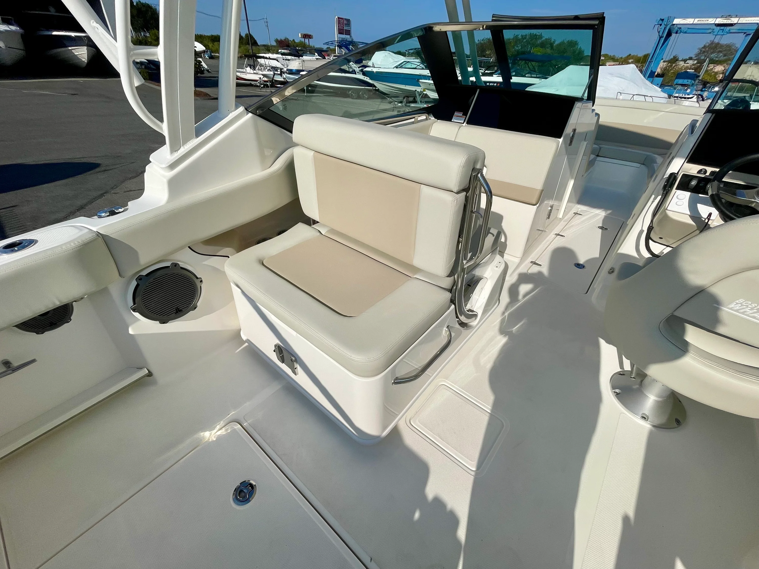 2026 Boston Whaler 240 Vantage Image Thumbnail #7