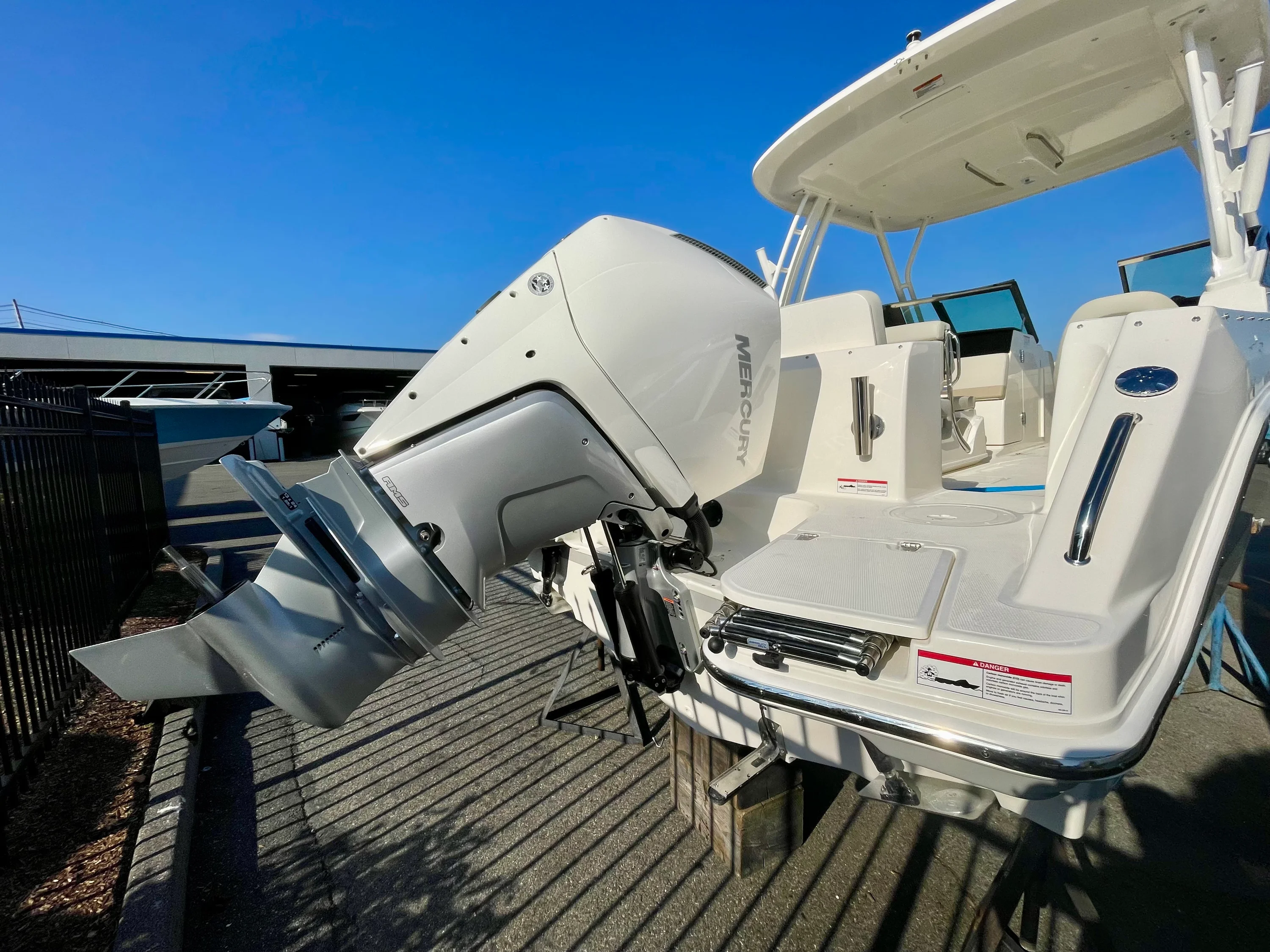 2026 Boston Whaler 240 Vantage Image Thumbnail #1