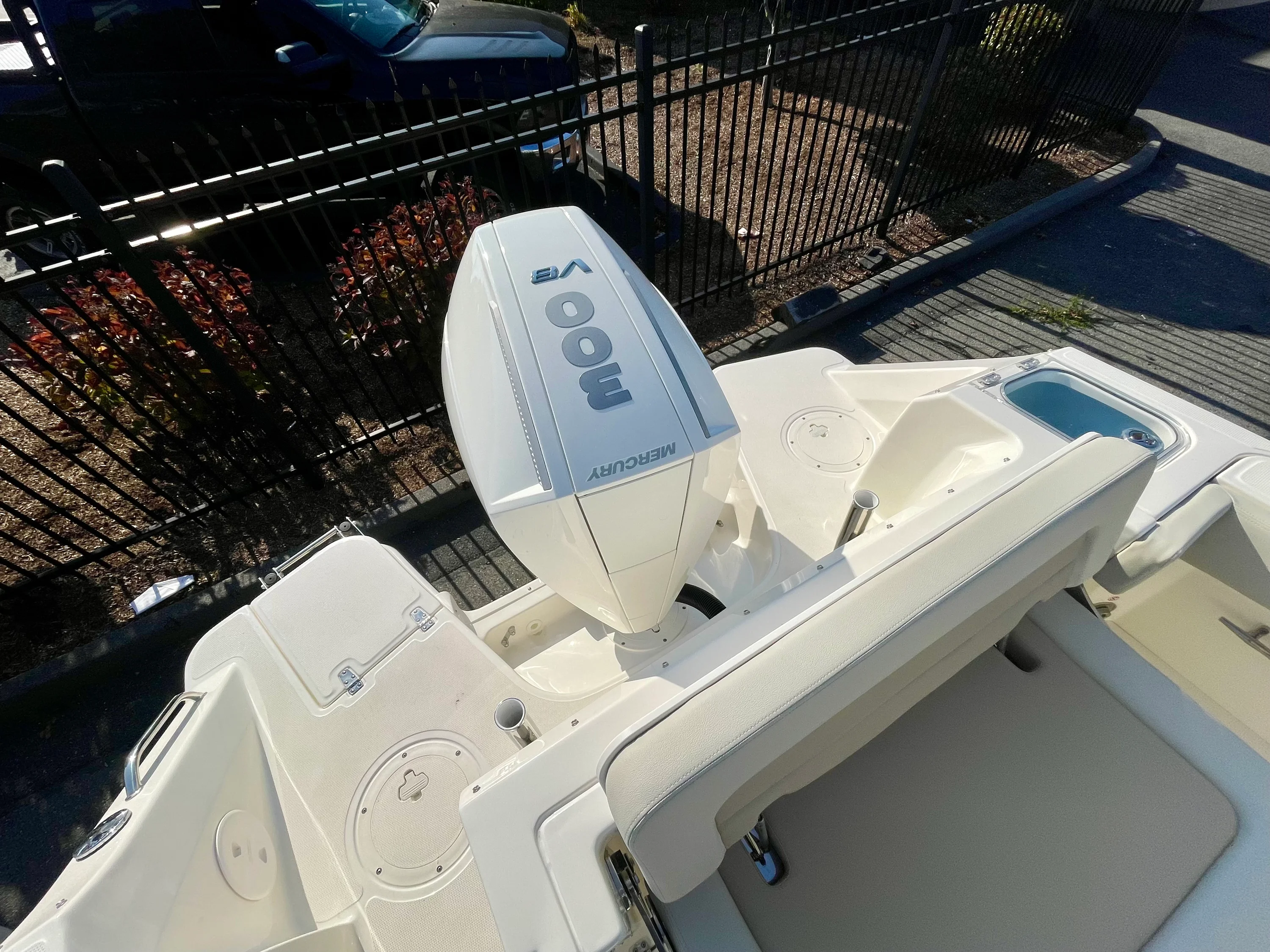 2026 Boston Whaler 240 Vantage Image Thumbnail #2