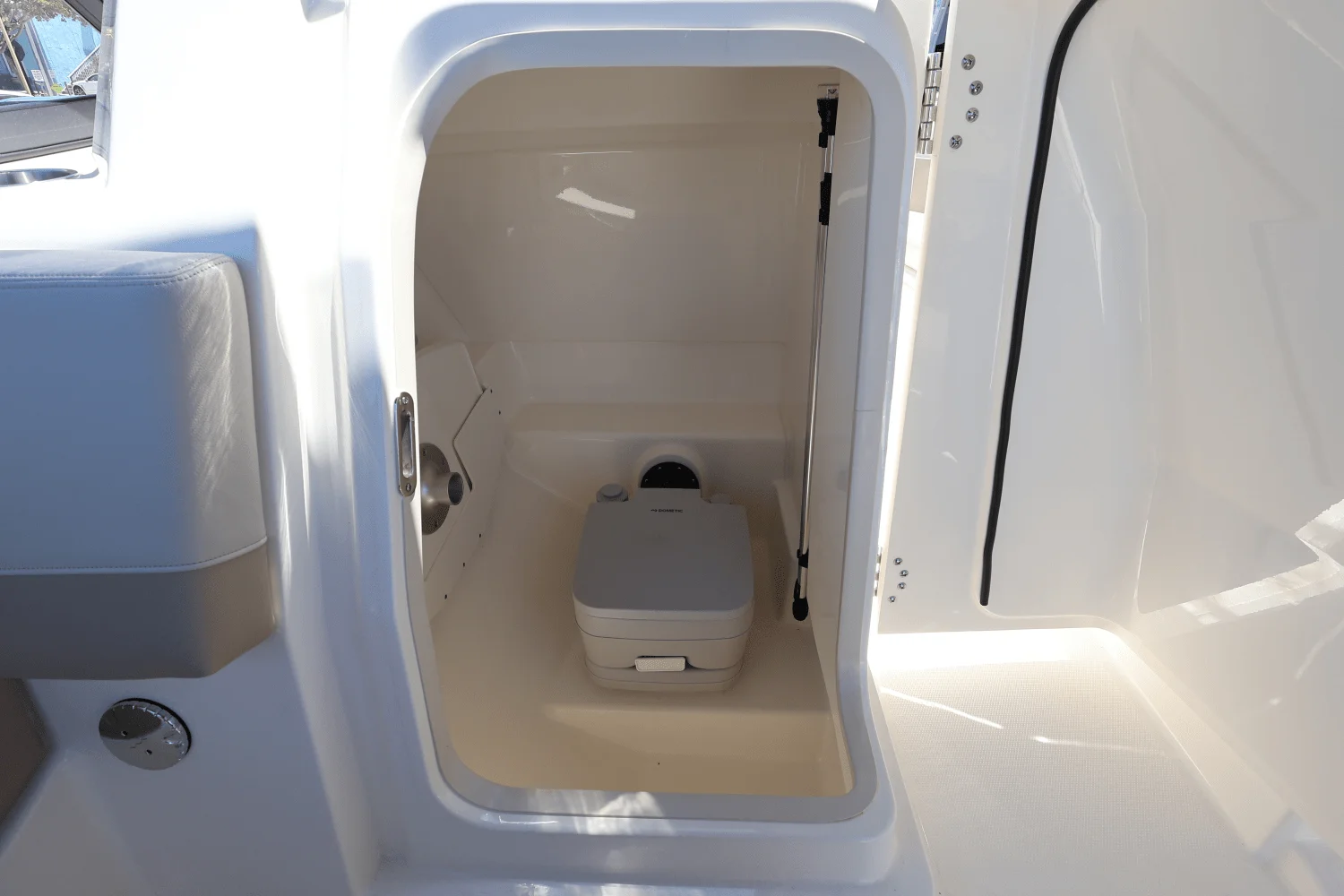 2025 Boston Whaler 210 Vantage Image Thumbnail #27