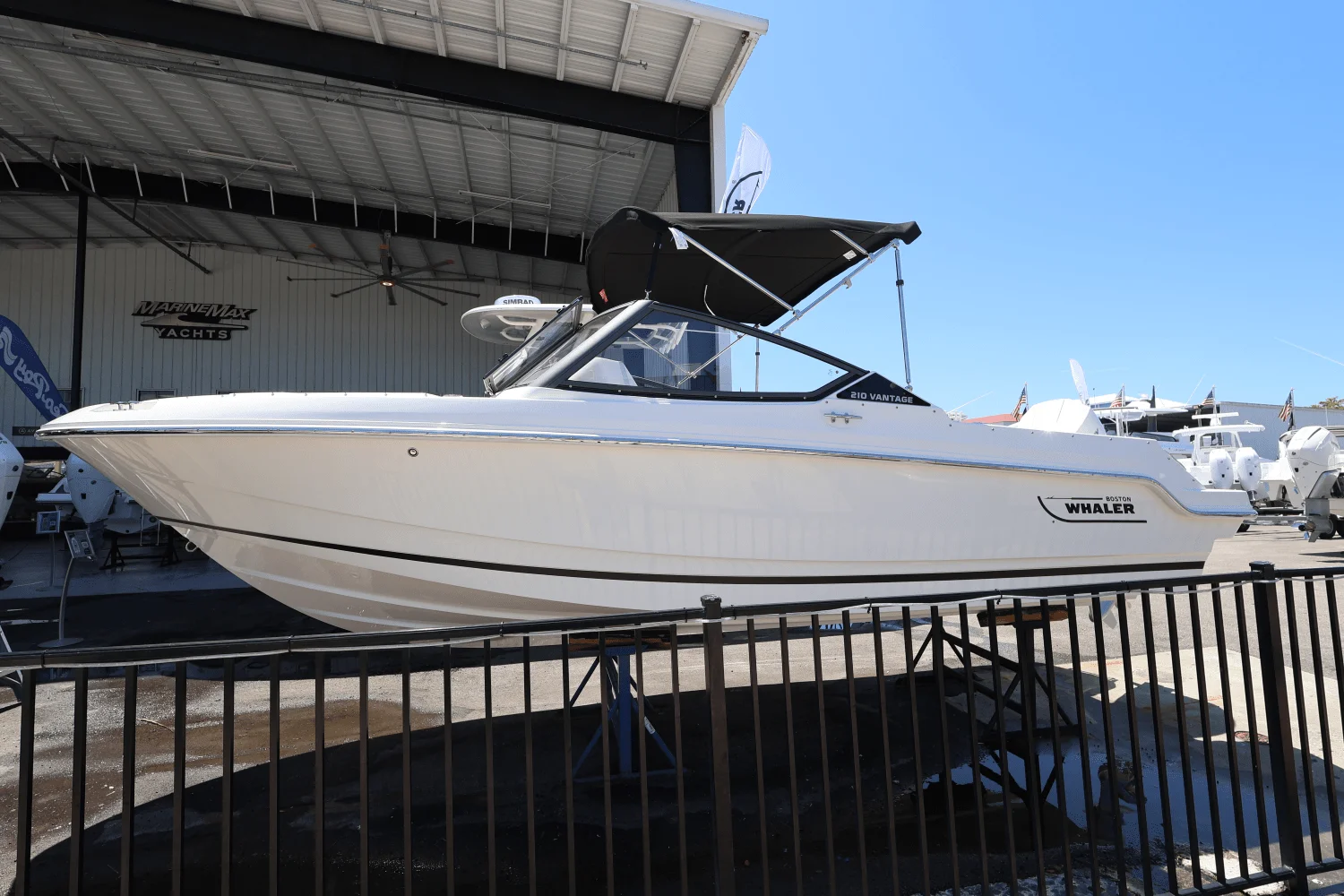 2025 Boston Whaler 210 Vantage Image Thumbnail #2