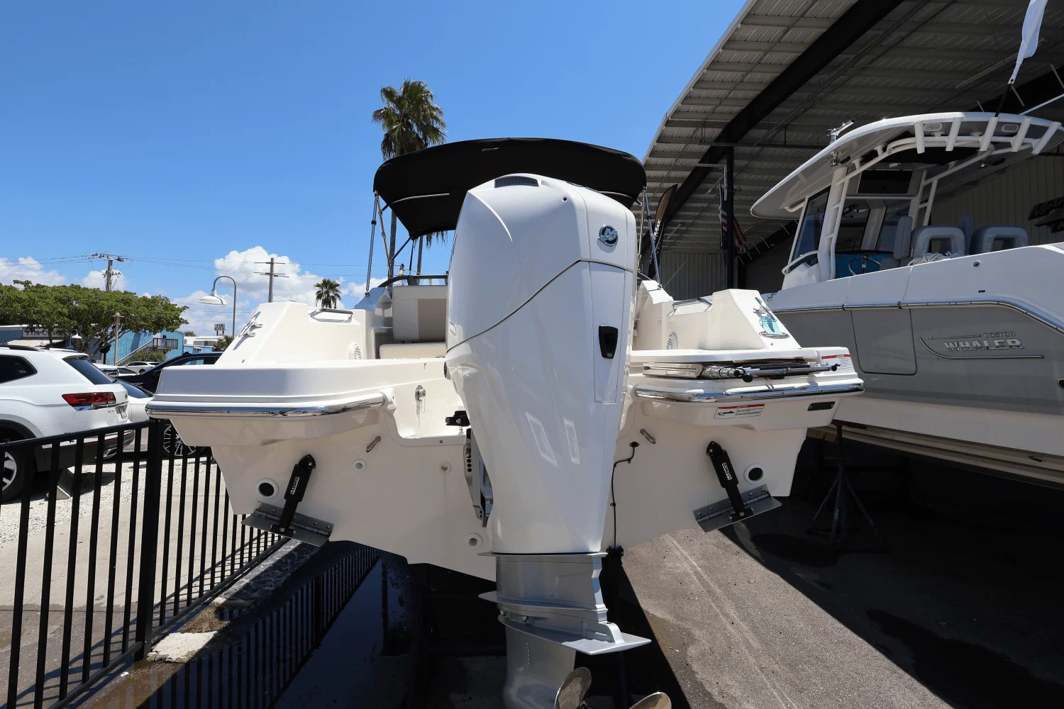 2025 Boston Whaler 210 Vantage Image Thumbnail #4