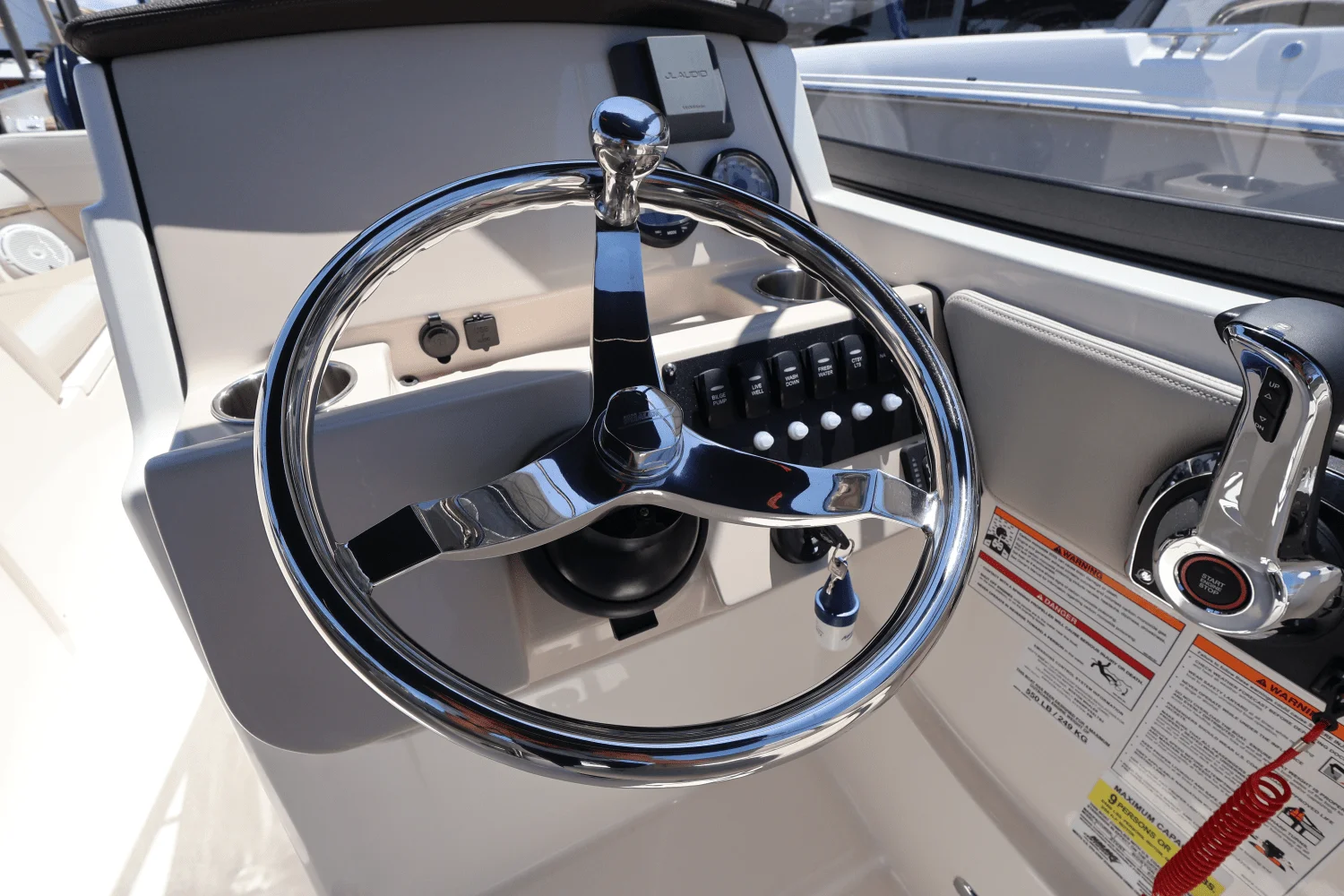 2025 Boston Whaler 210 Vantage Image Thumbnail #32
