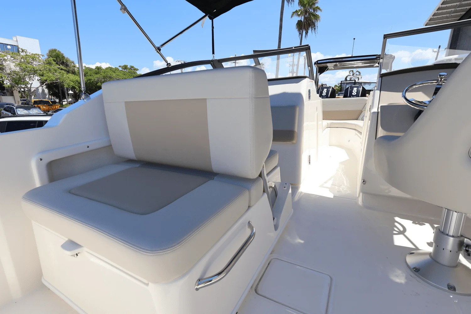 2025 Boston Whaler 210 Vantage Image Thumbnail #19