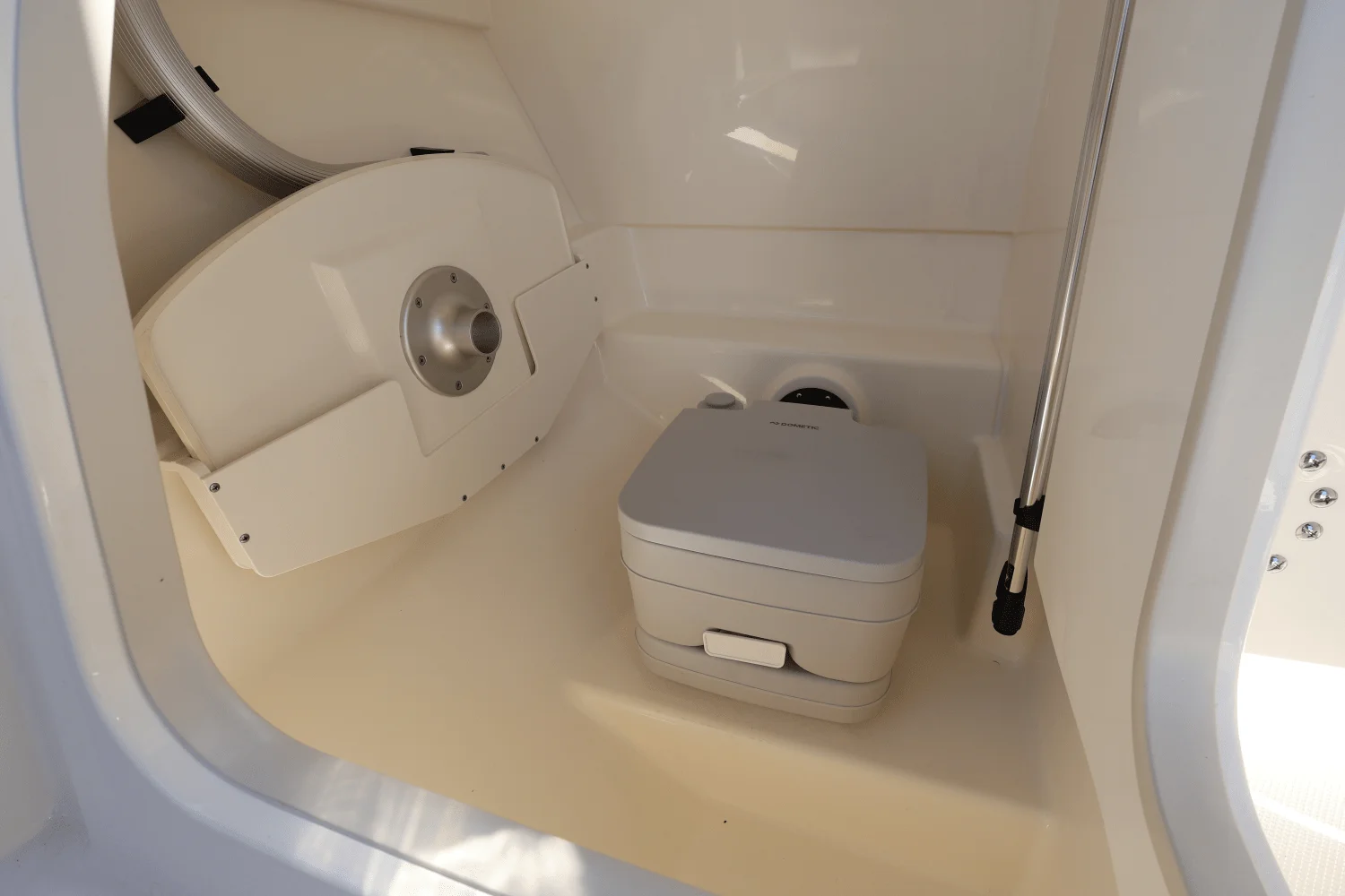 2025 Boston Whaler 210 Vantage Image Thumbnail #28