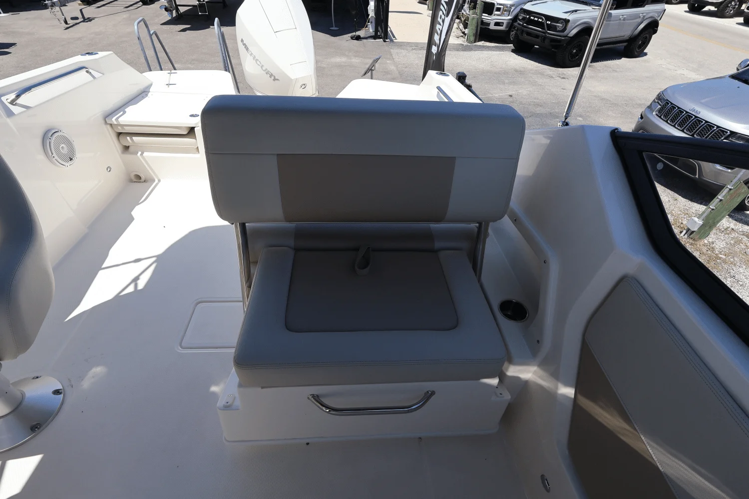 2025 Boston Whaler 210 Vantage Image Thumbnail #23