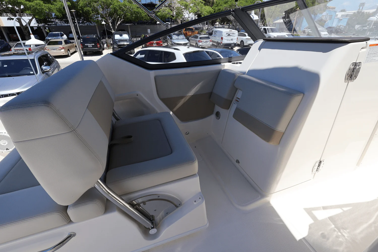 2025 Boston Whaler 210 Vantage Image Thumbnail #25