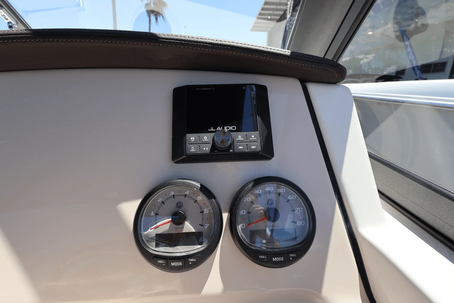 2025 Boston Whaler 210 Vantage Image Thumbnail #35