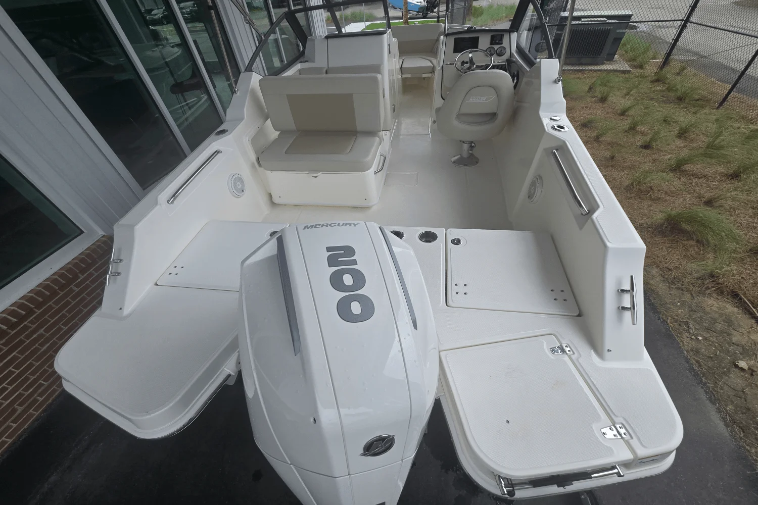 2025 Boston Whaler 210 Vantage Image Thumbnail #3