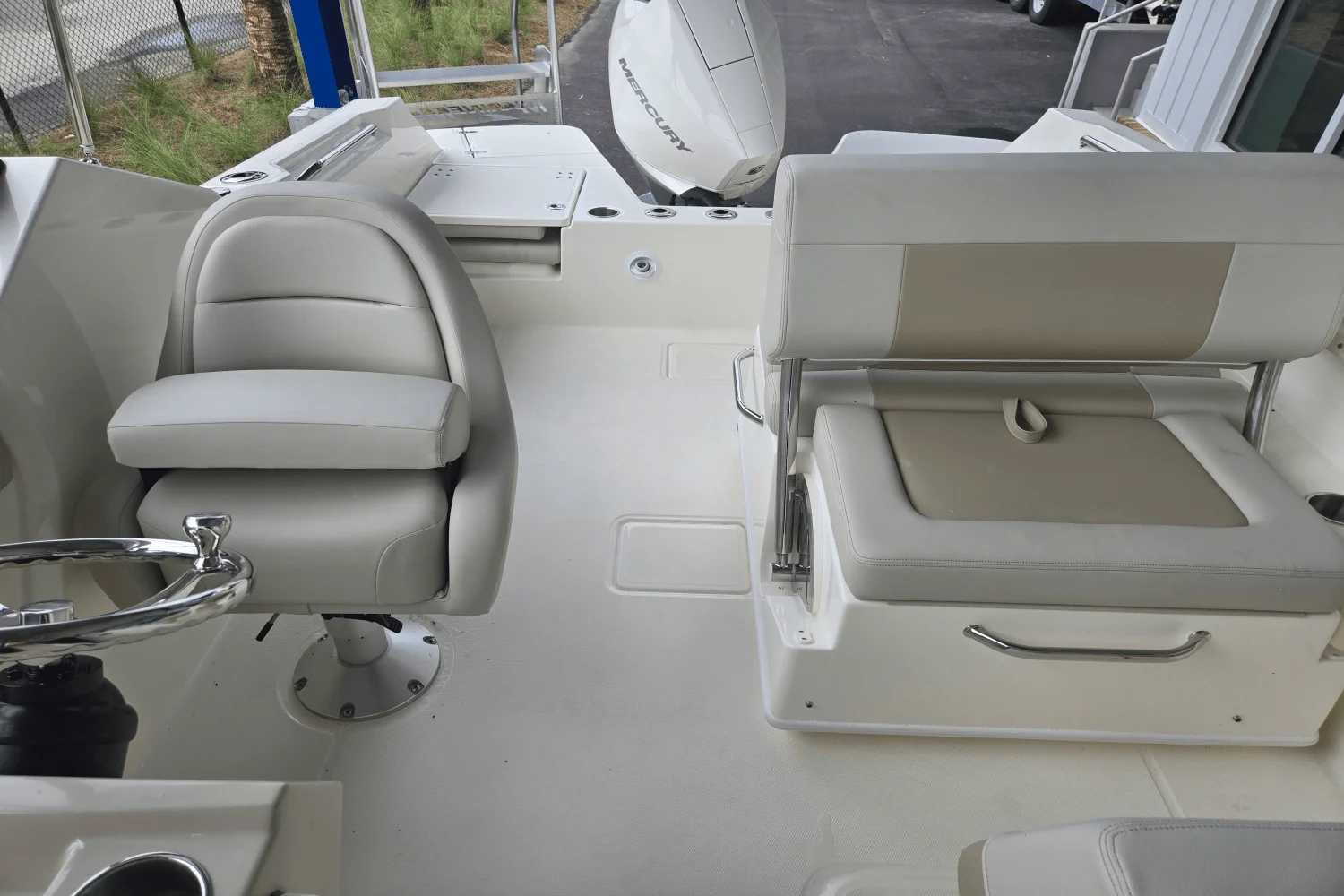 2025 Boston Whaler 210 Vantage Image Thumbnail #7