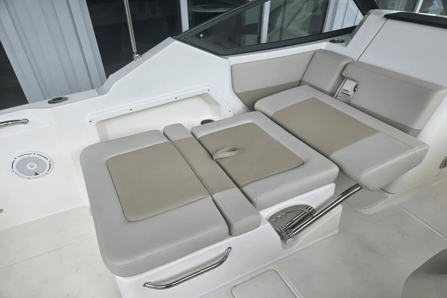2025 Boston Whaler 210 Vantage Image Thumbnail #11
