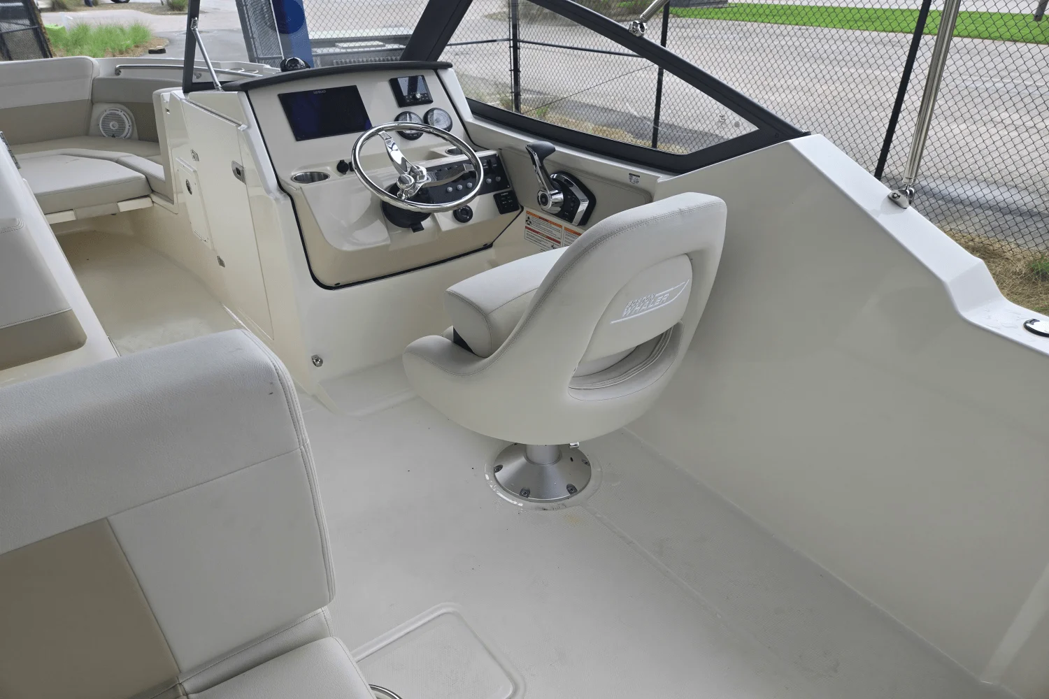 2025 Boston Whaler 210 Vantage Image Thumbnail #8
