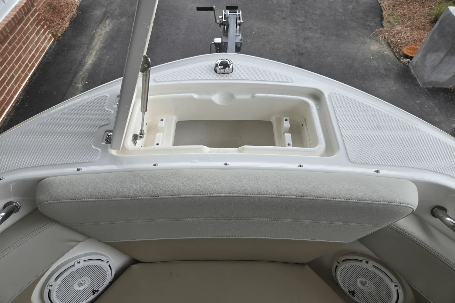 2025 Boston Whaler 210 Vantage Image Thumbnail #23