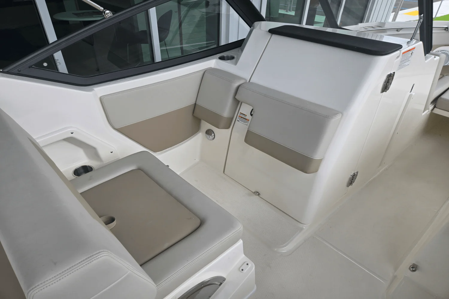 2025 Boston Whaler 210 Vantage Image Thumbnail #13