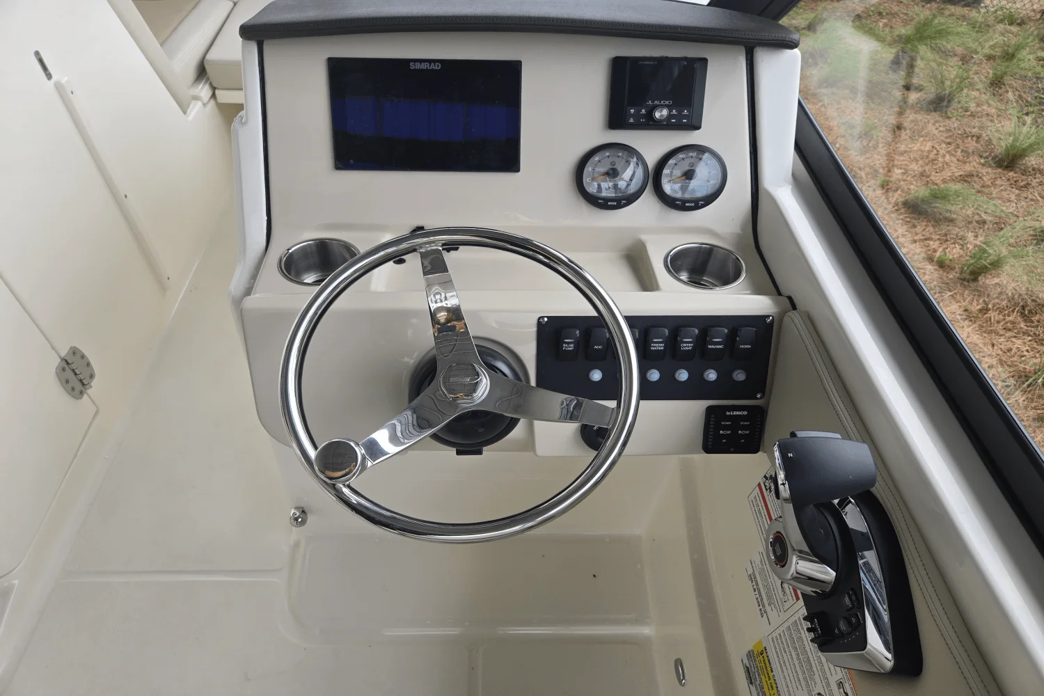 2025 Boston Whaler 210 Vantage Image Thumbnail #10