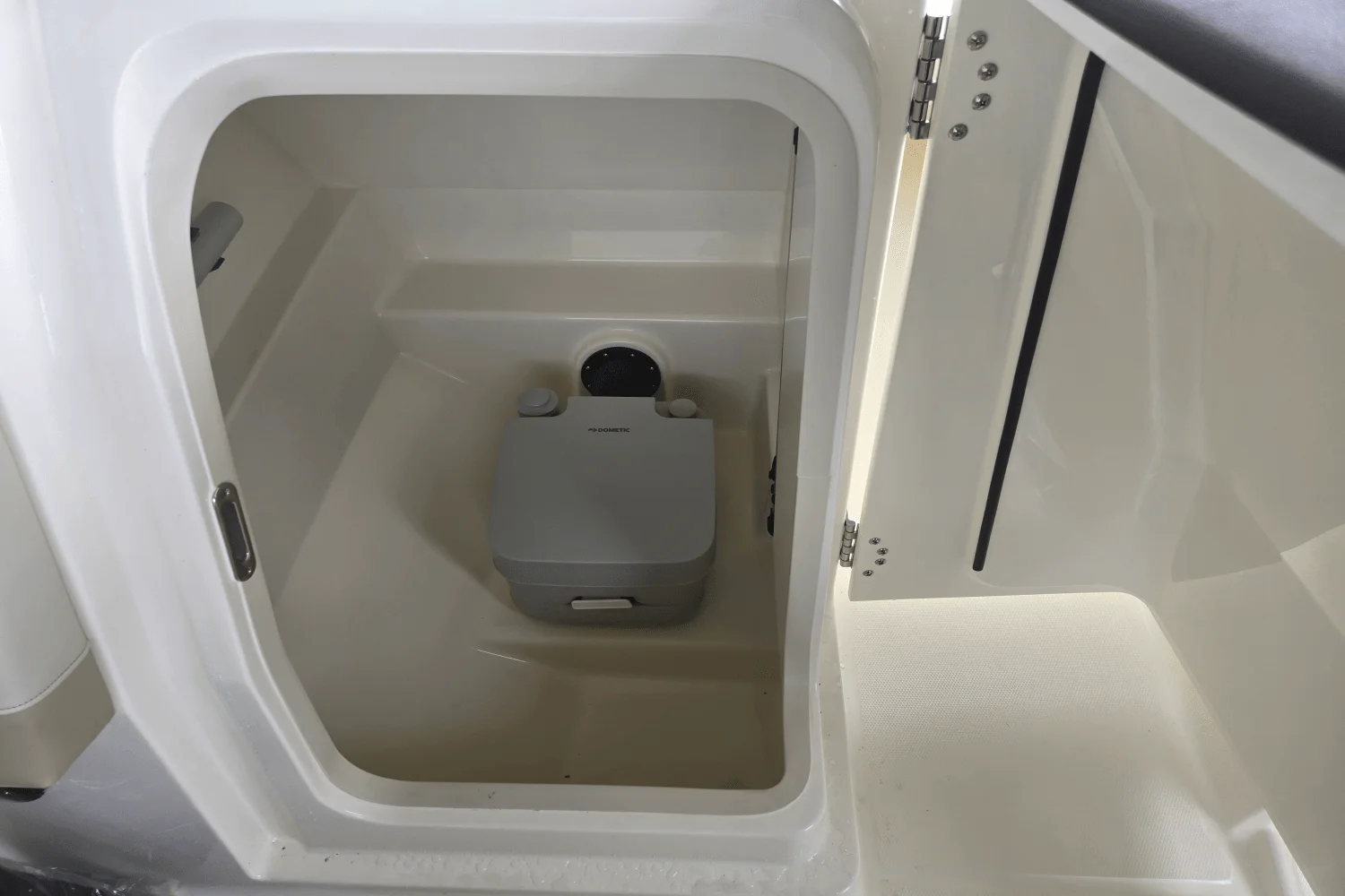 2025 Boston Whaler 210 Vantage Image Thumbnail #14