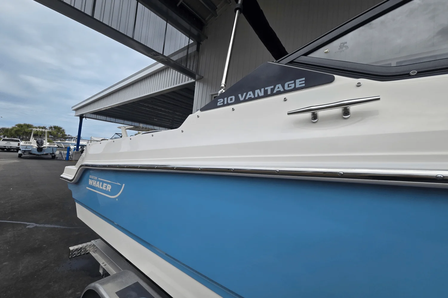 2025 Boston Whaler 210 Vantage Image Thumbnail #1
