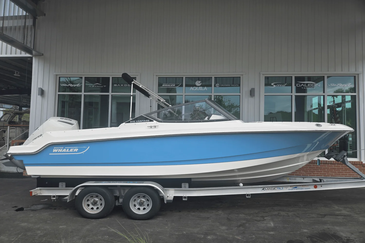 2025 Boston Whaler 210 Vantage Image Thumbnail #0