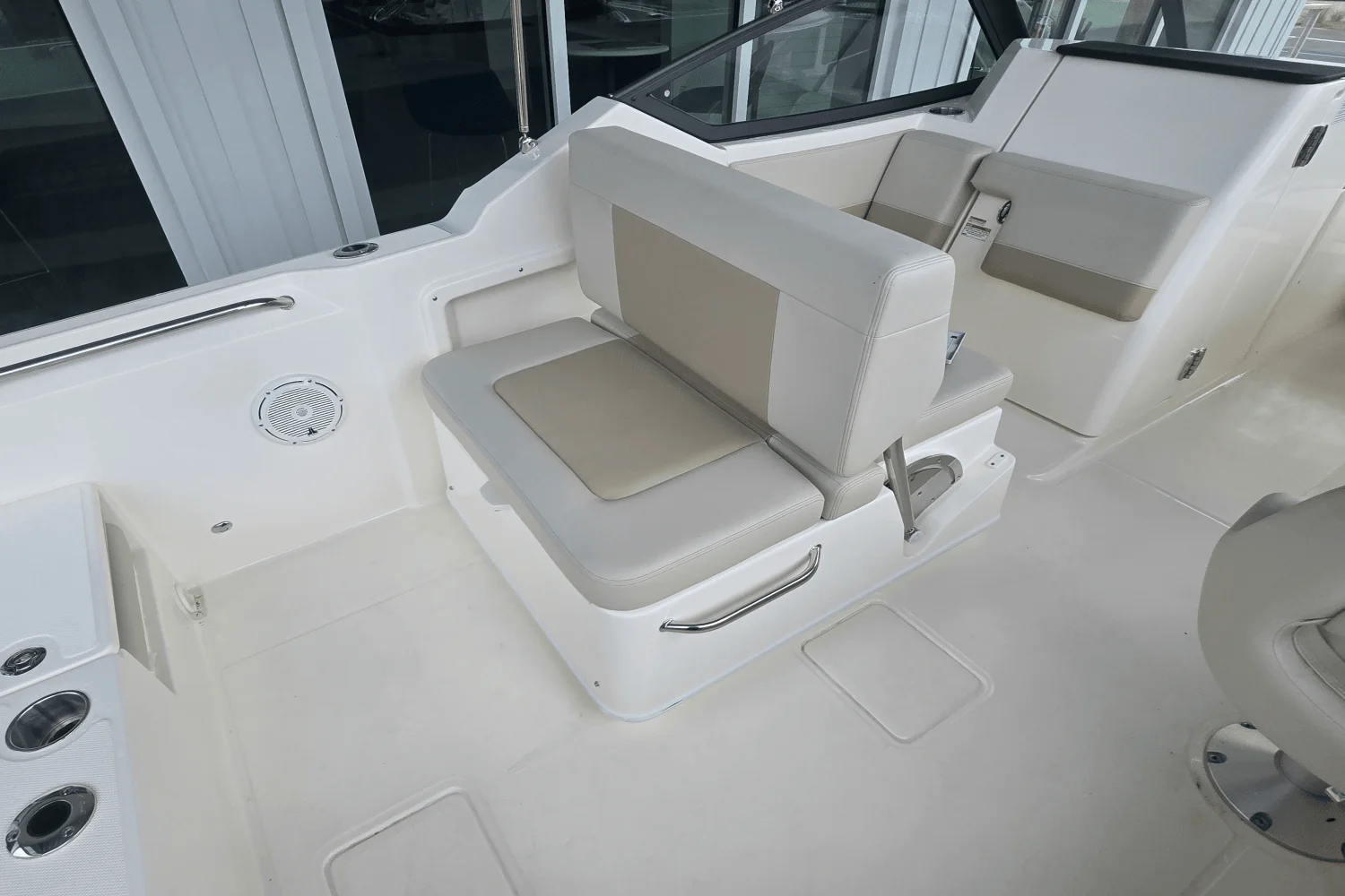 2025 Boston Whaler 210 Vantage Image Thumbnail #12
