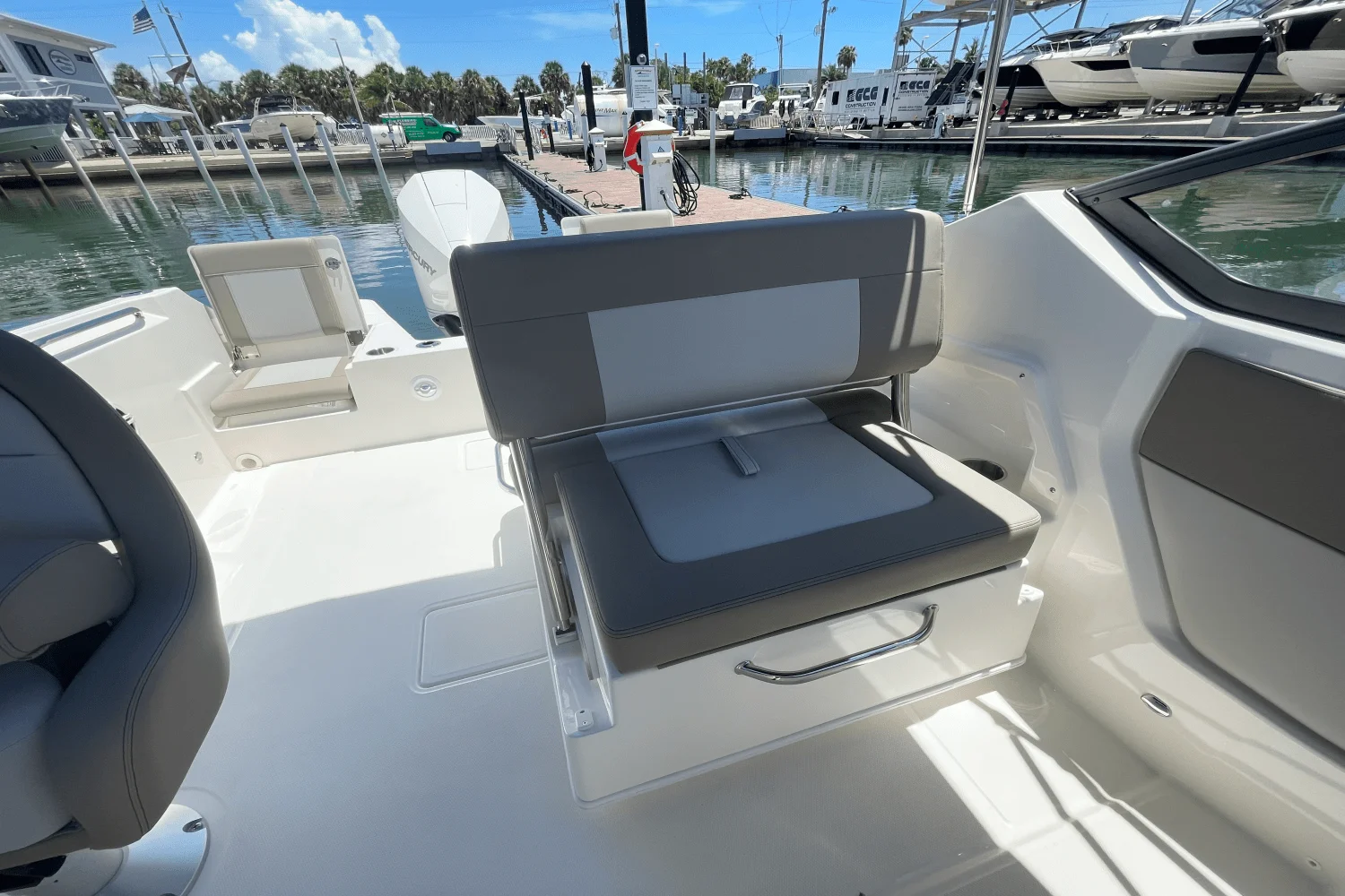 2025 Boston Whaler 210 Vantage Image Thumbnail #23