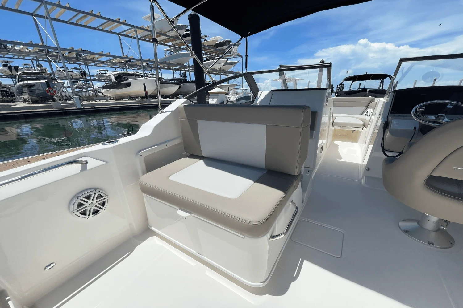 2025 Boston Whaler 210 Vantage Image Thumbnail #16