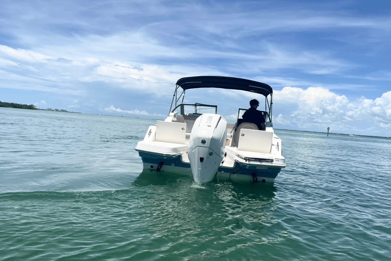 2025 Boston Whaler 210 Vantage Image Thumbnail #4