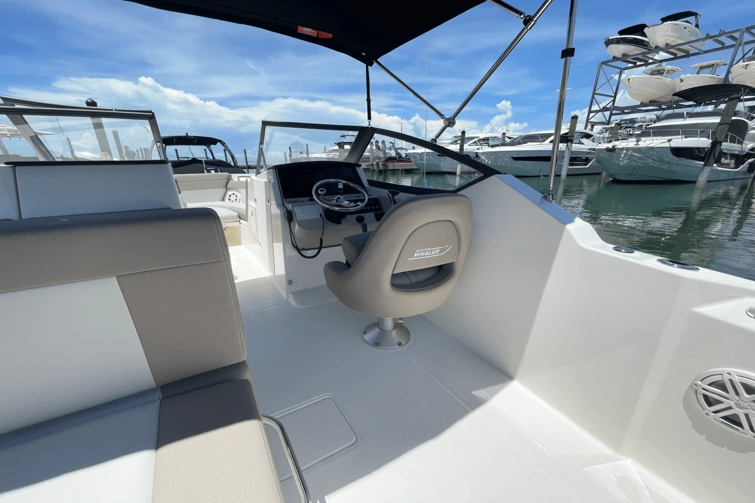 2025 Boston Whaler 210 Vantage Image Thumbnail #17