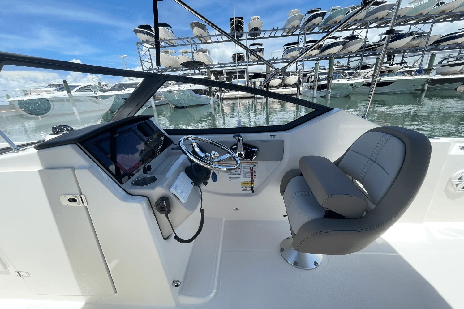 2025 Boston Whaler 210 Vantage Image Thumbnail #18