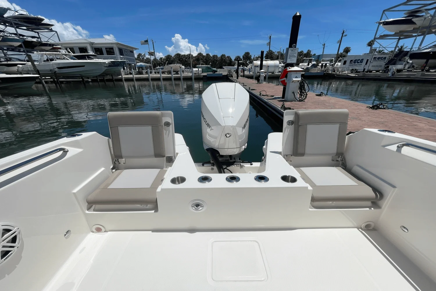 2025 Boston Whaler 210 Vantage Image Thumbnail #14