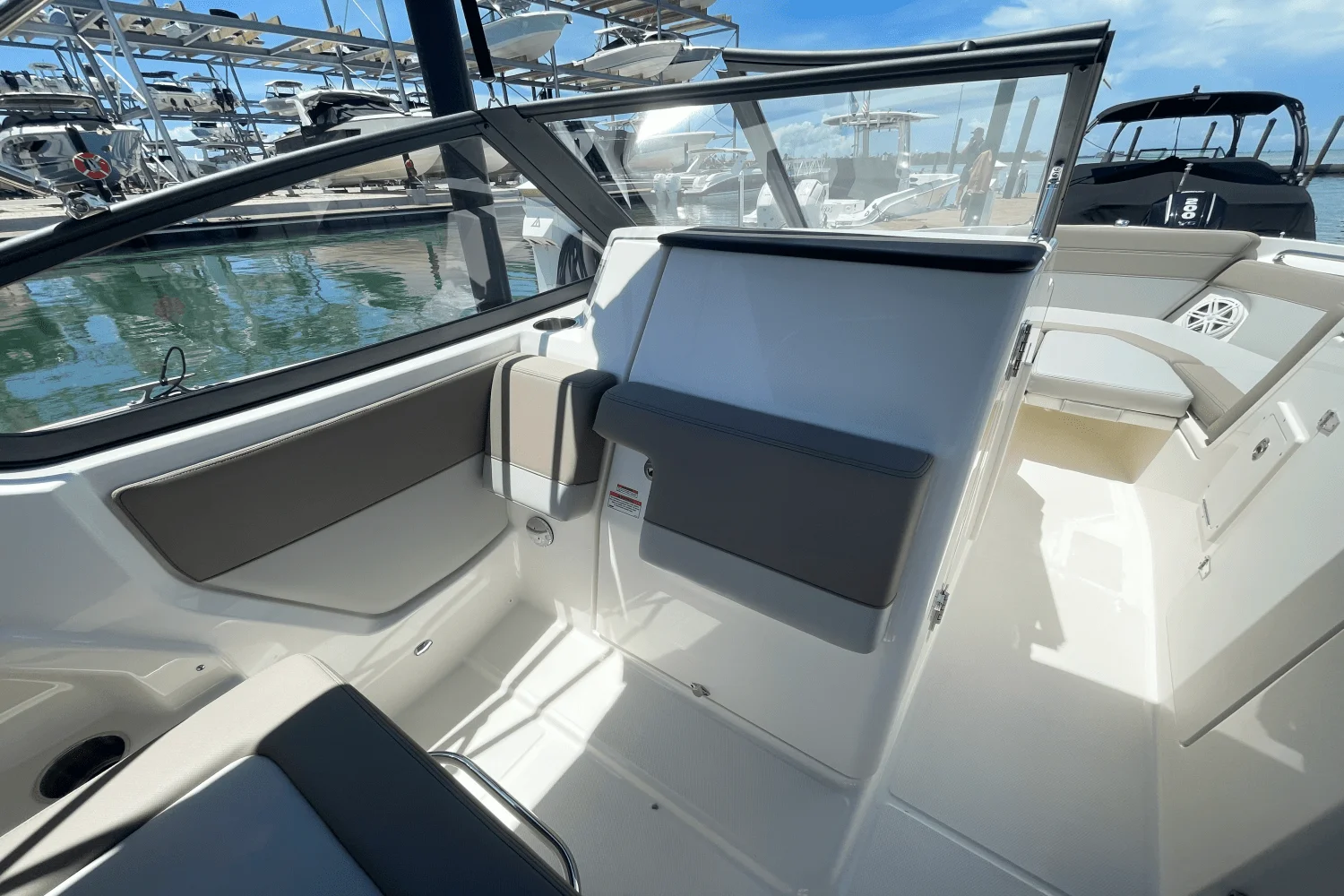 2025 Boston Whaler 210 Vantage Image Thumbnail #24