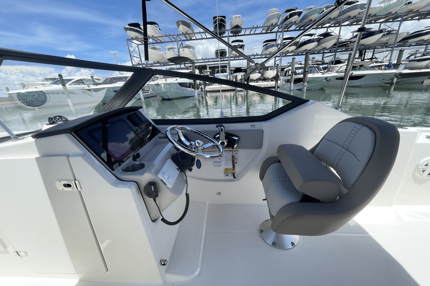 2025 Boston Whaler 210 Vantage Image Thumbnail #18