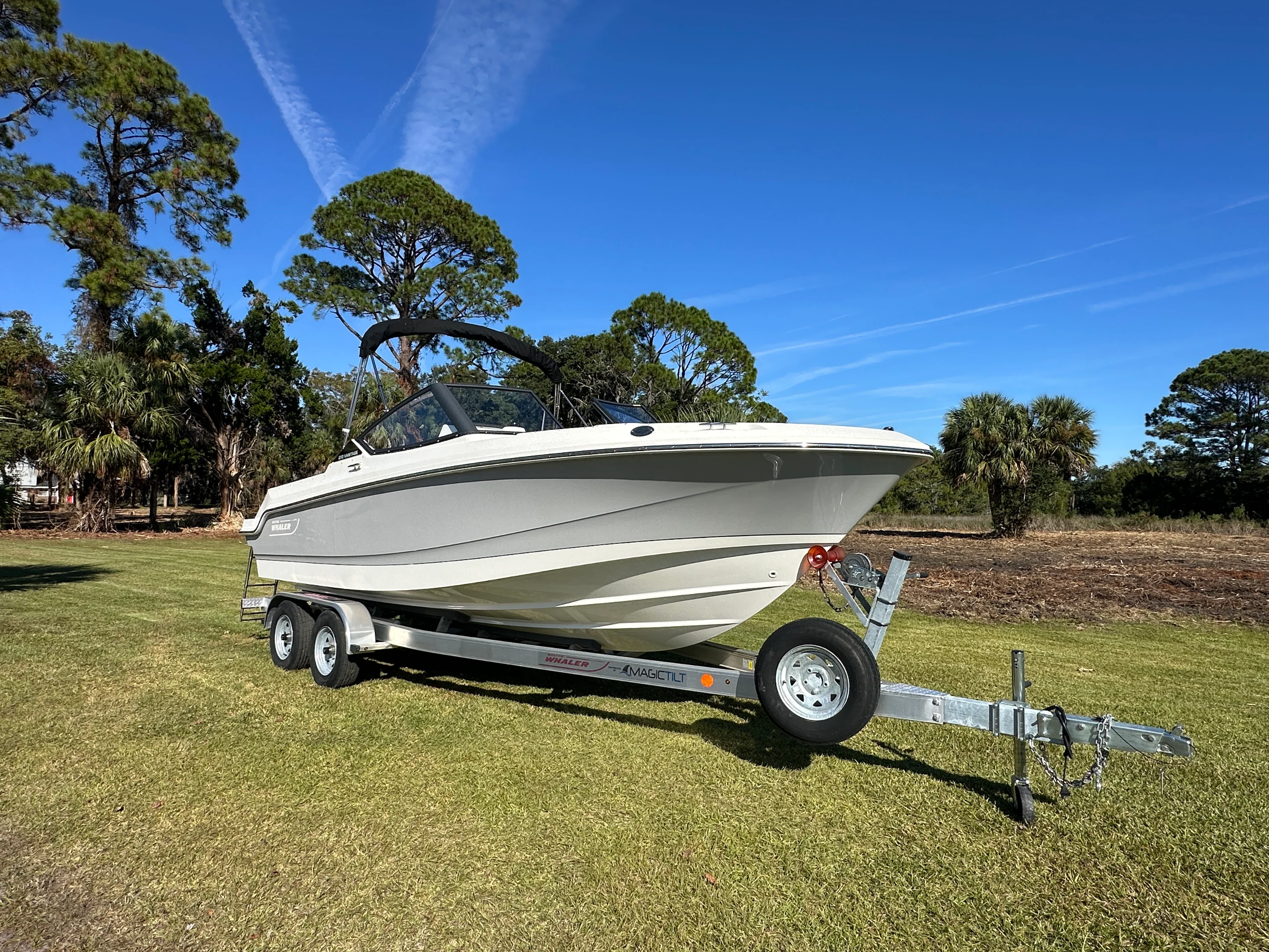 2025 Boston Whaler 210 Vantage Image Thumbnail #1