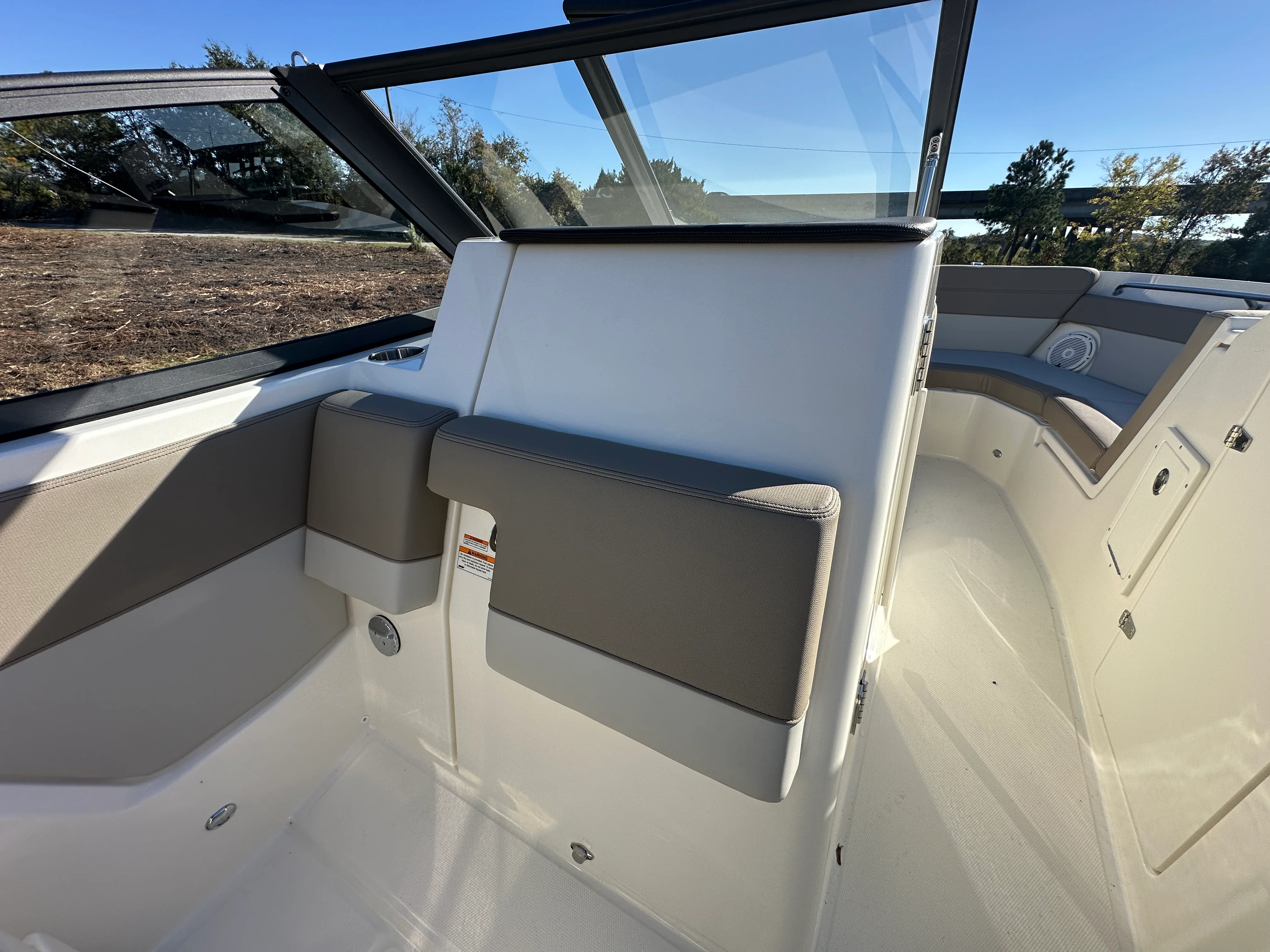2025 Boston Whaler 210 Vantage Image Thumbnail #18