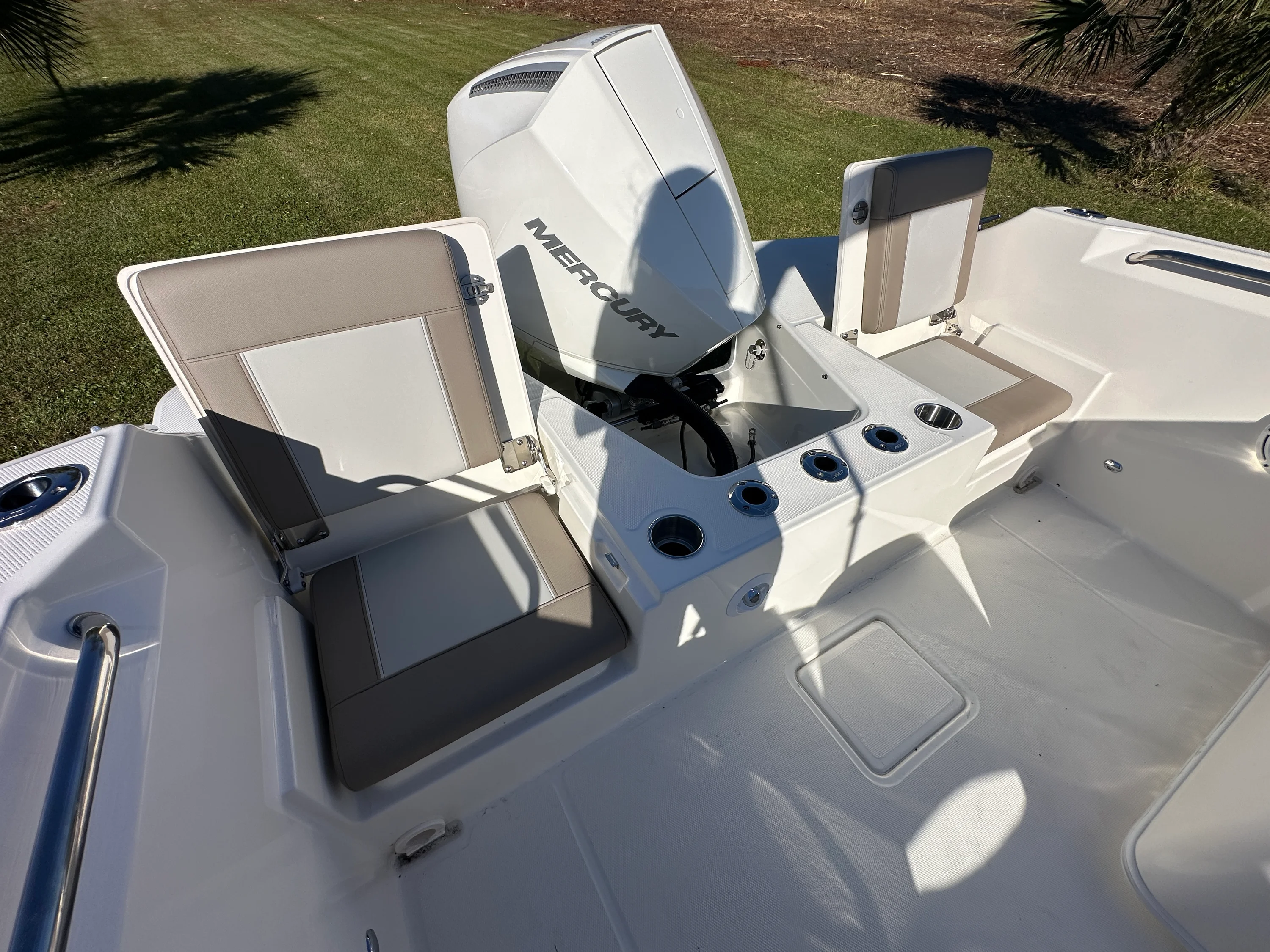 2025 Boston Whaler 210 Vantage Image Thumbnail #24