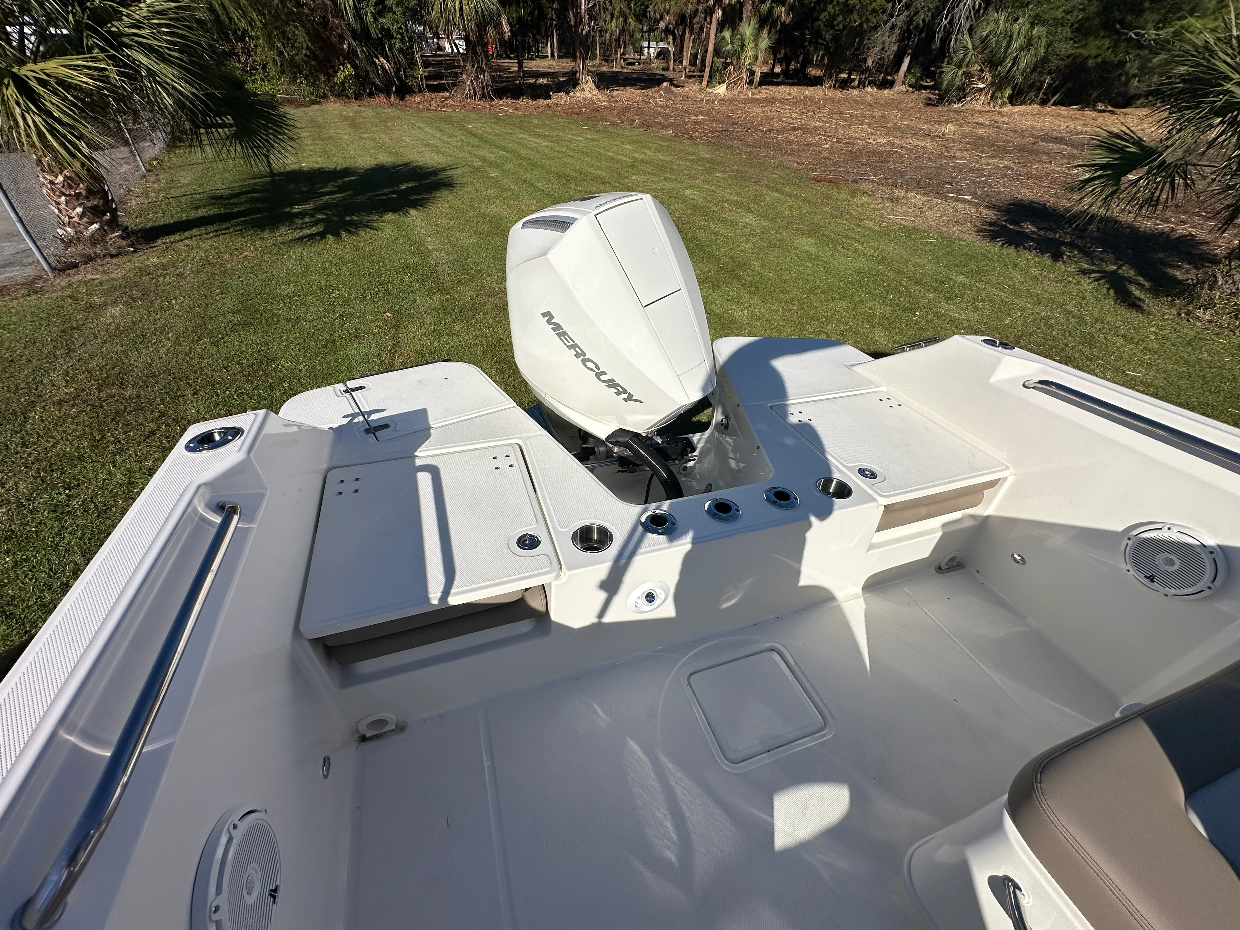 2025 Boston Whaler 210 Vantage Image Thumbnail #23
